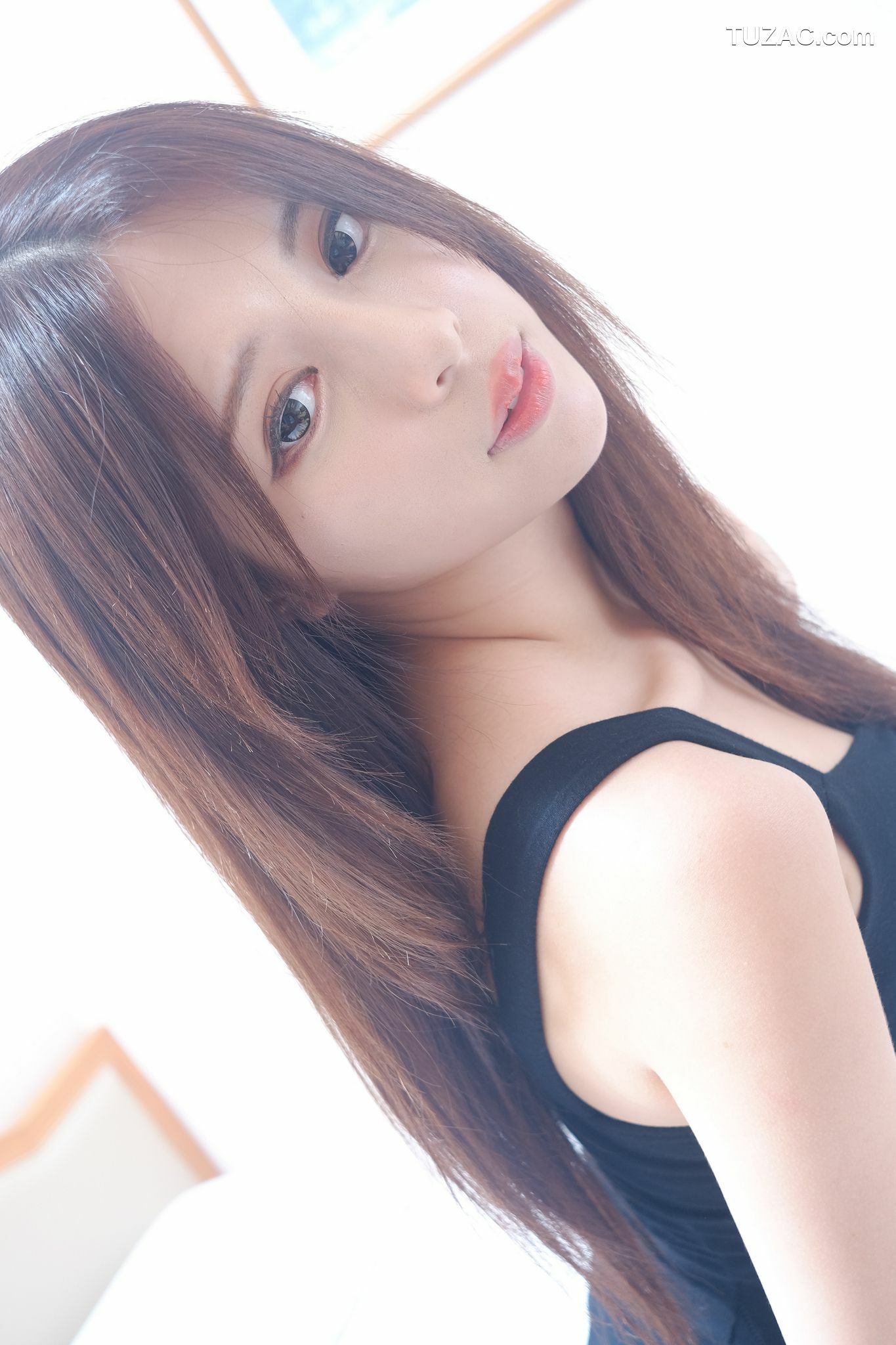 台湾正妹_网红嫩模张齐郡JULIE《甜美吊带女神》写真集