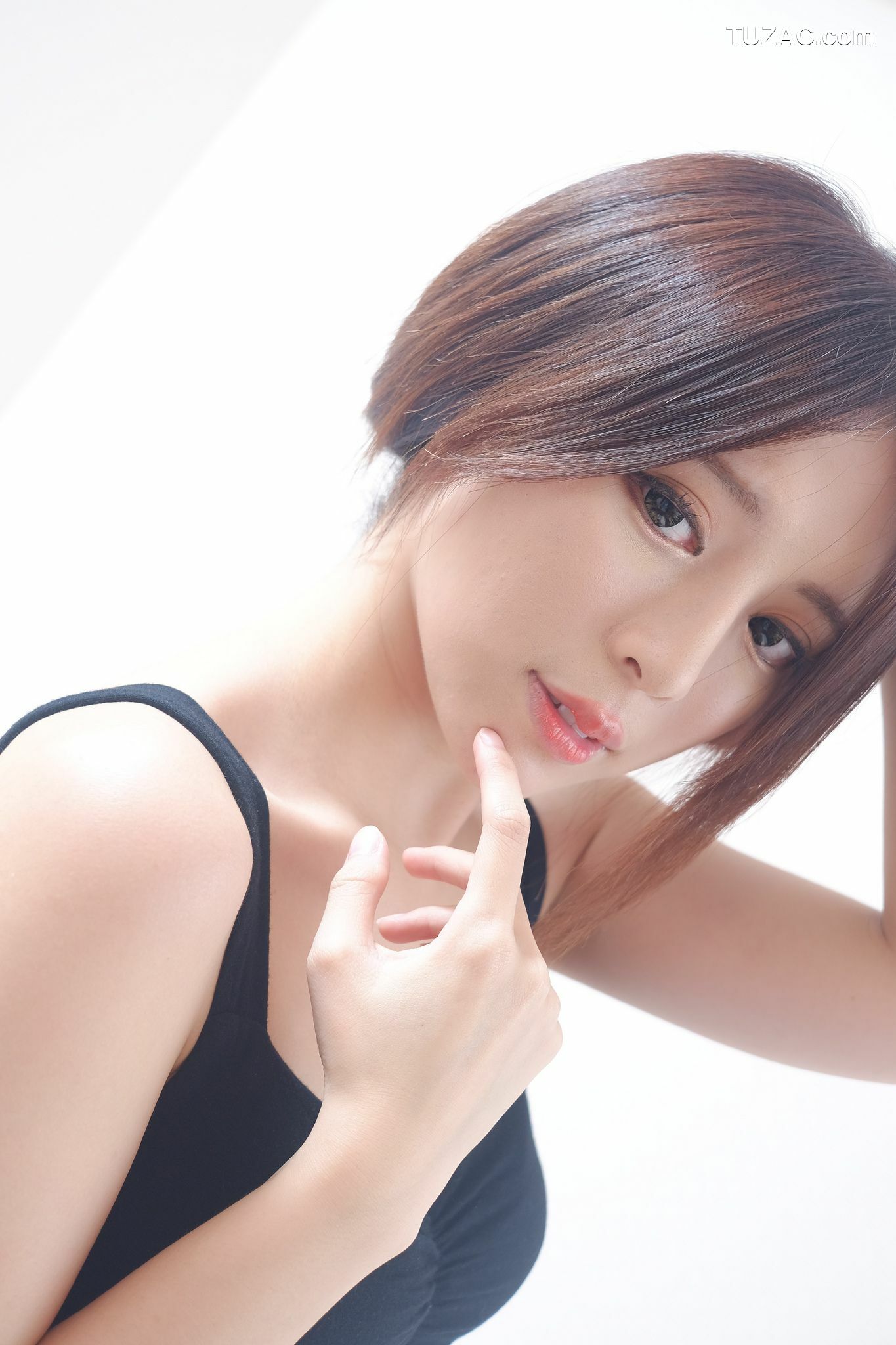 台湾正妹_网红嫩模张齐郡JULIE《甜美吊带女神》写真集