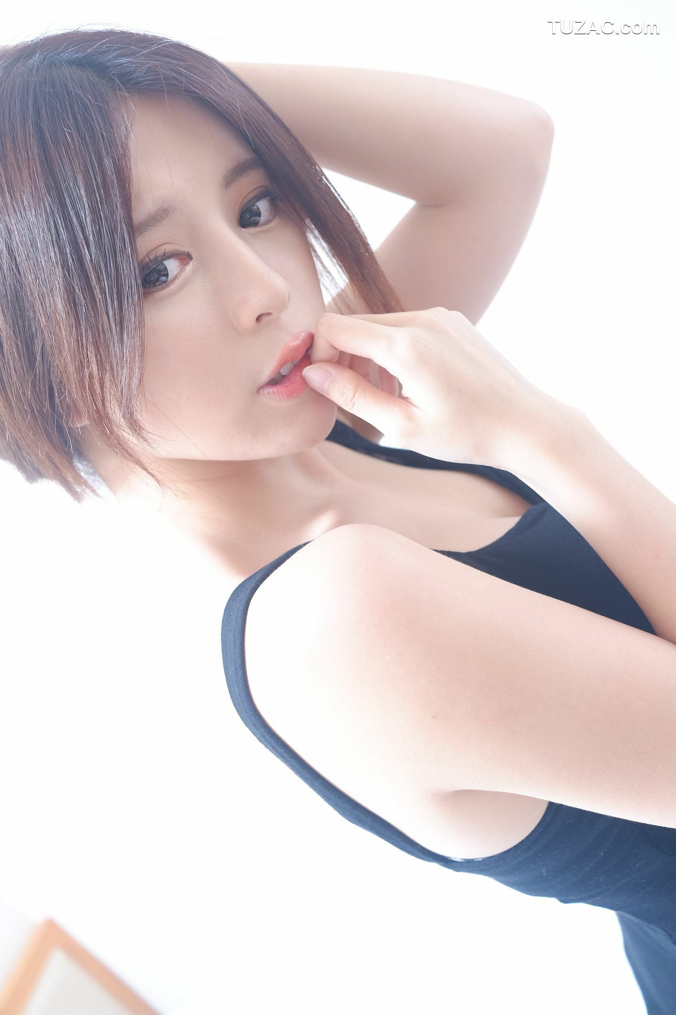 台湾正妹_网红嫩模张齐郡JULIE《甜美吊带女神》写真集