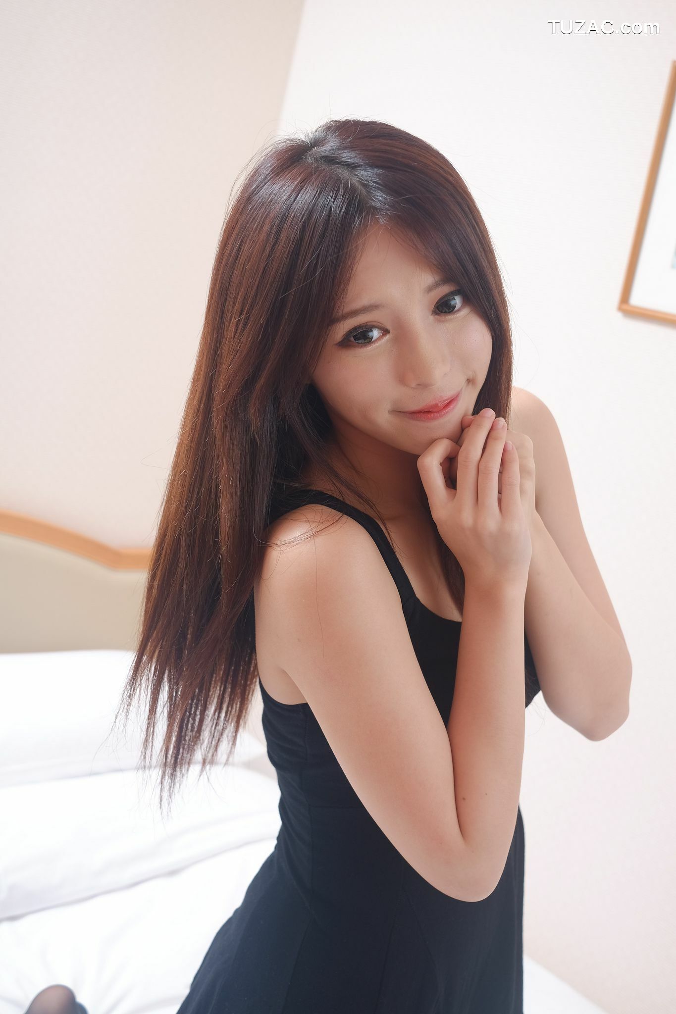 台湾正妹_网红嫩模张齐郡JULIE《甜美吊带女神》写真集