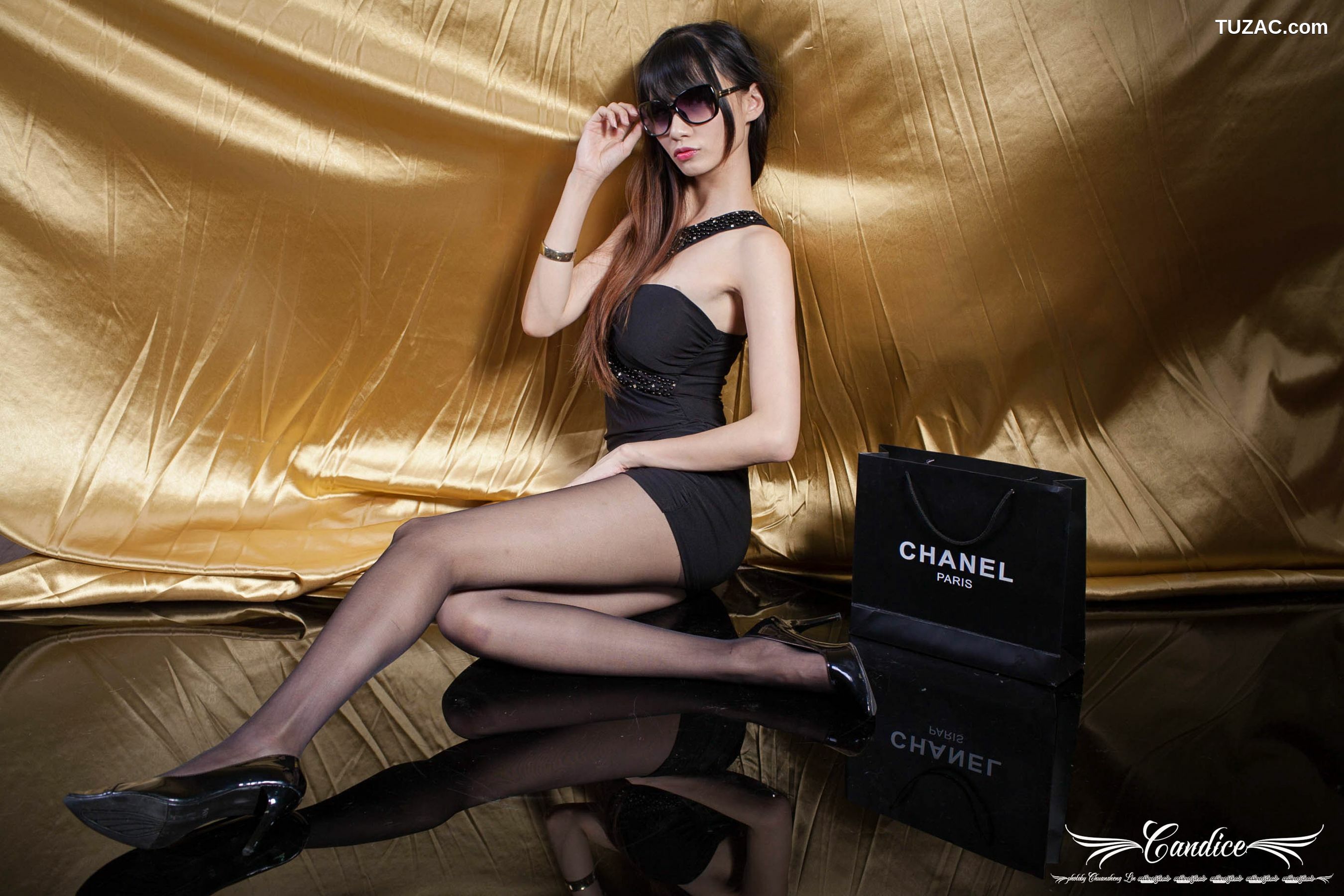 台湾正妹_蔡译心Candice《黑丝眼镜娘》 写真集[28P]