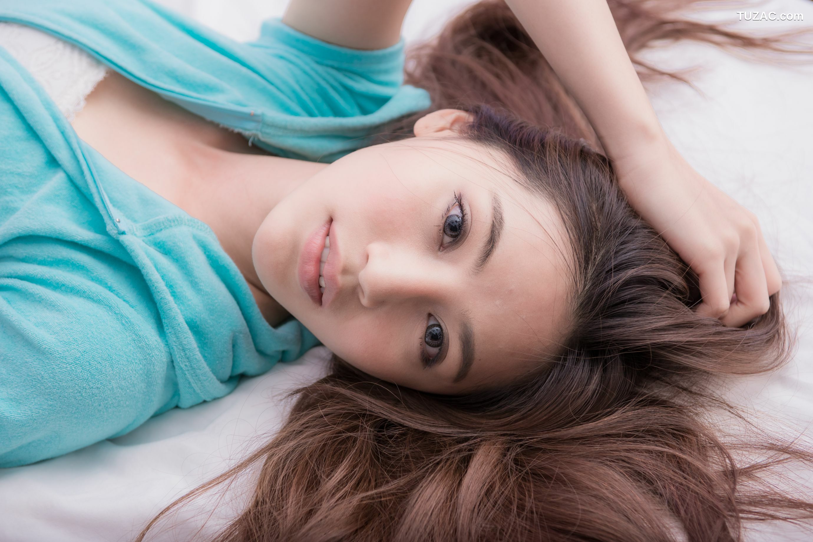 台湾正妹_辜莞允、邱慧雯《极品台湾姐妹花》居家写真集