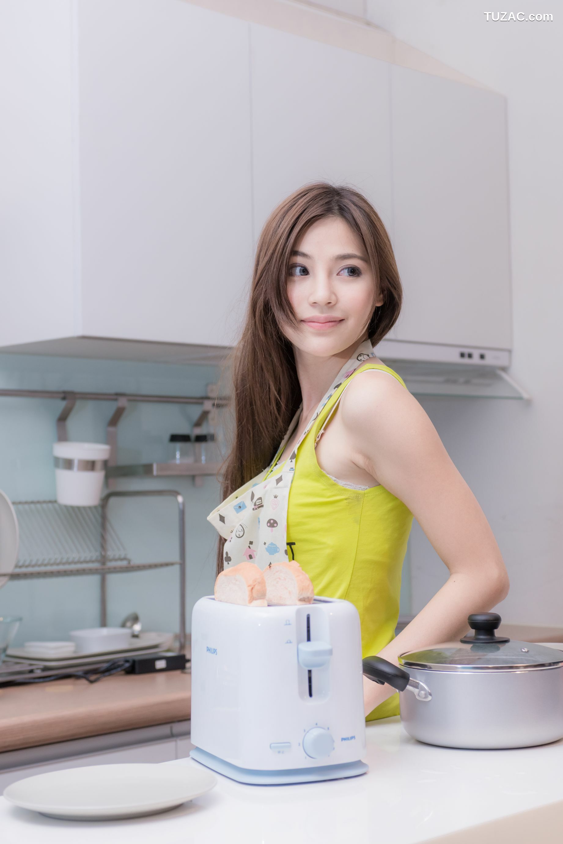 台湾正妹_辜莞允、邱慧雯《极品台湾姐妹花》居家写真集