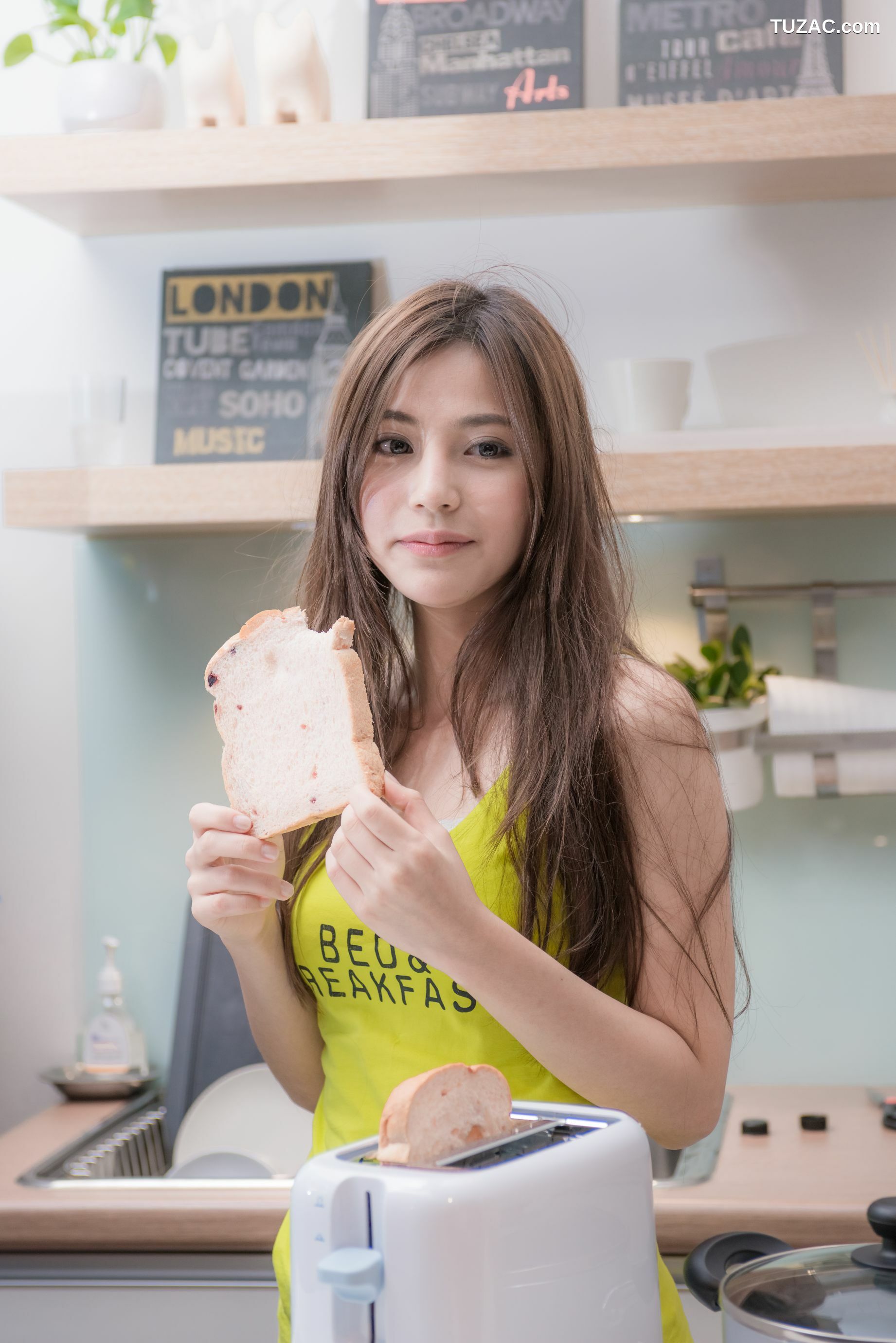 台湾正妹_辜莞允、邱慧雯《极品台湾姐妹花》居家写真集