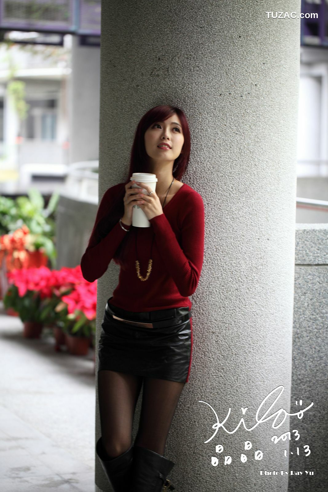 台湾正妹_金允乔/Kila晶晶《黑丝套裙街拍》写真集