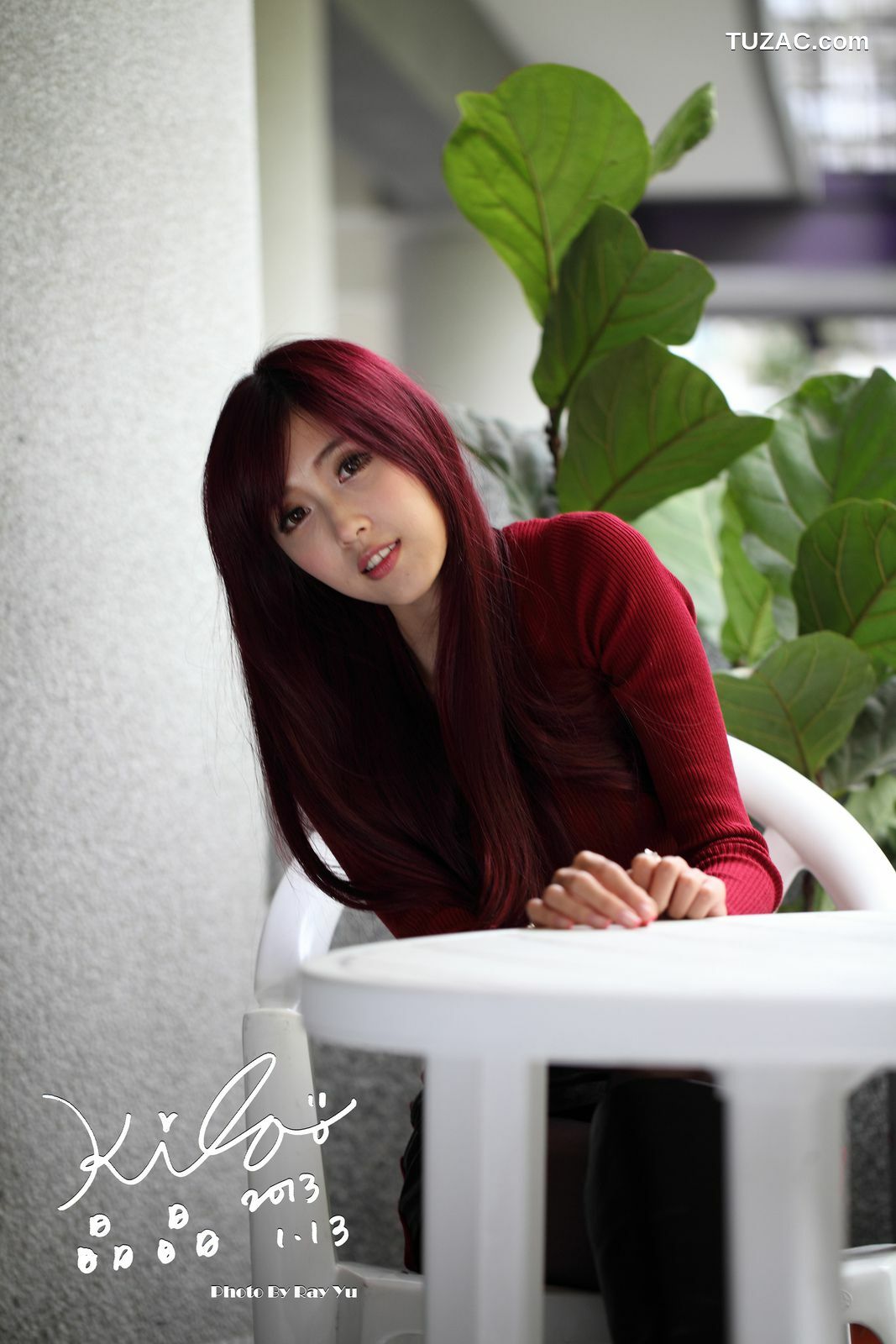 台湾正妹_金允乔/Kila晶晶《黑丝套裙街拍》写真集