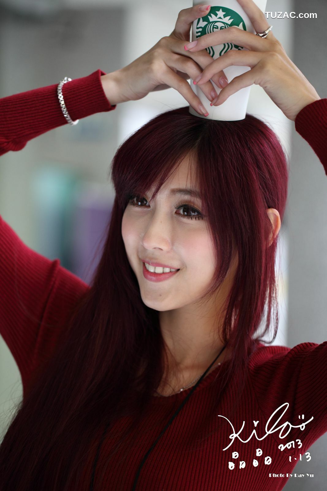 台湾正妹_金允乔/Kila晶晶《黑丝套裙街拍》写真集