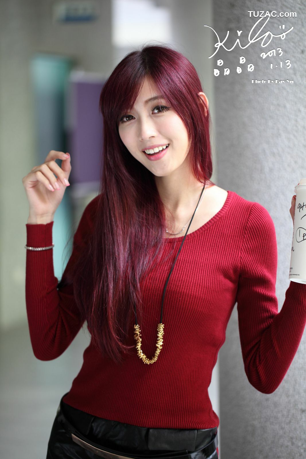 台湾正妹_金允乔/Kila晶晶《黑丝套裙街拍》写真集