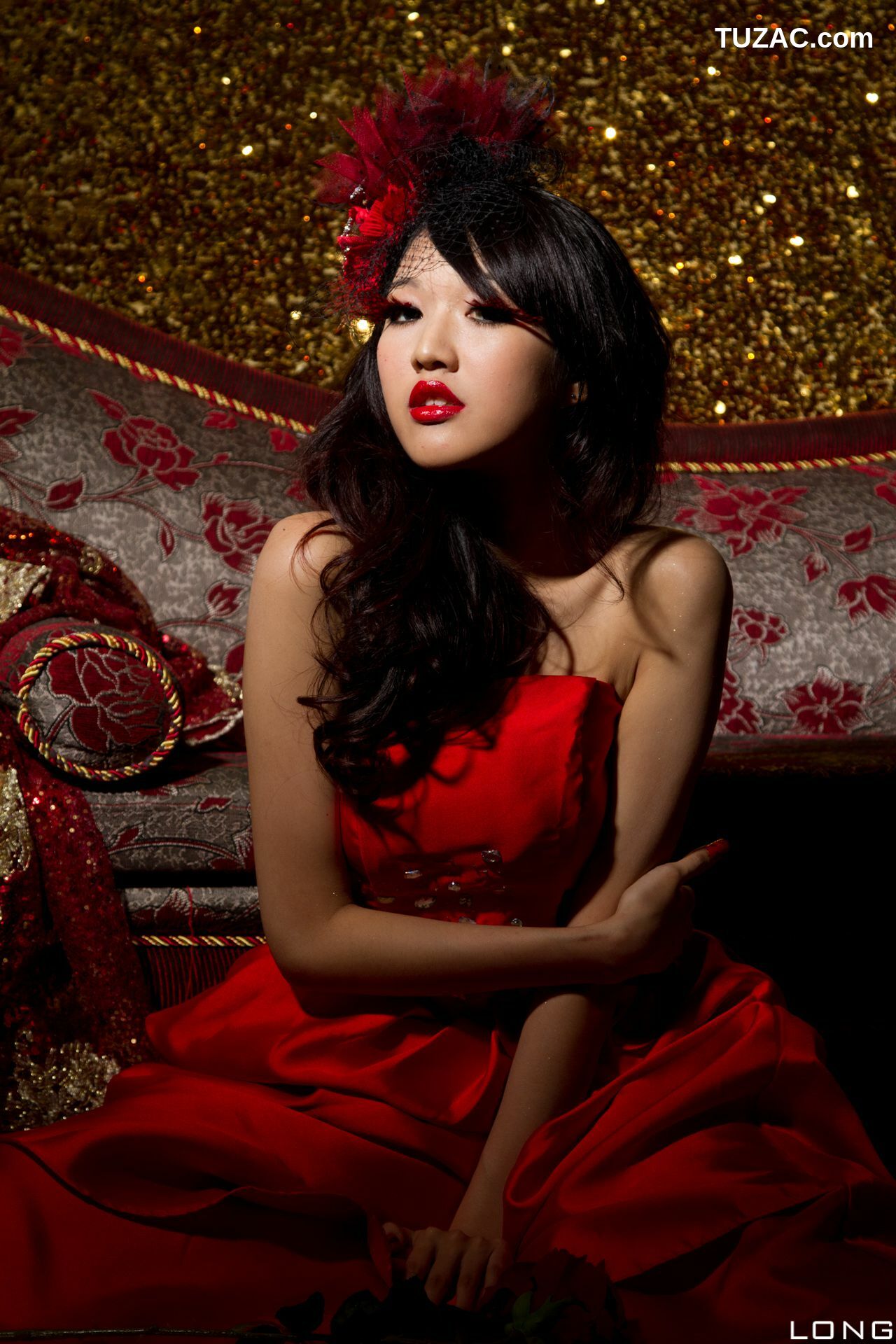 台湾正妹_陈玮廷/腿模Jill《婚紗之紅》写真集