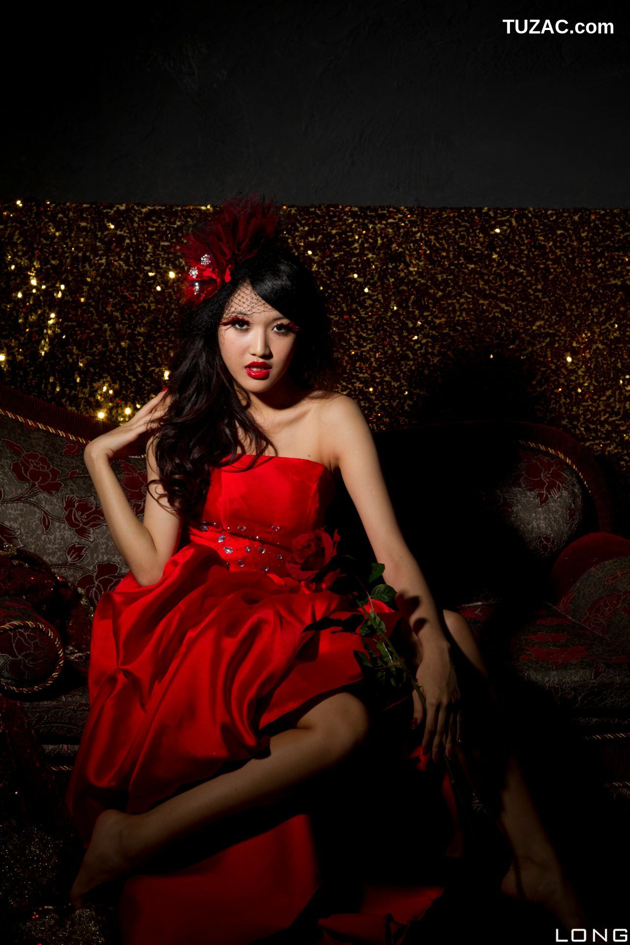 台湾正妹_陈玮廷/腿模Jill《婚紗之紅》写真集