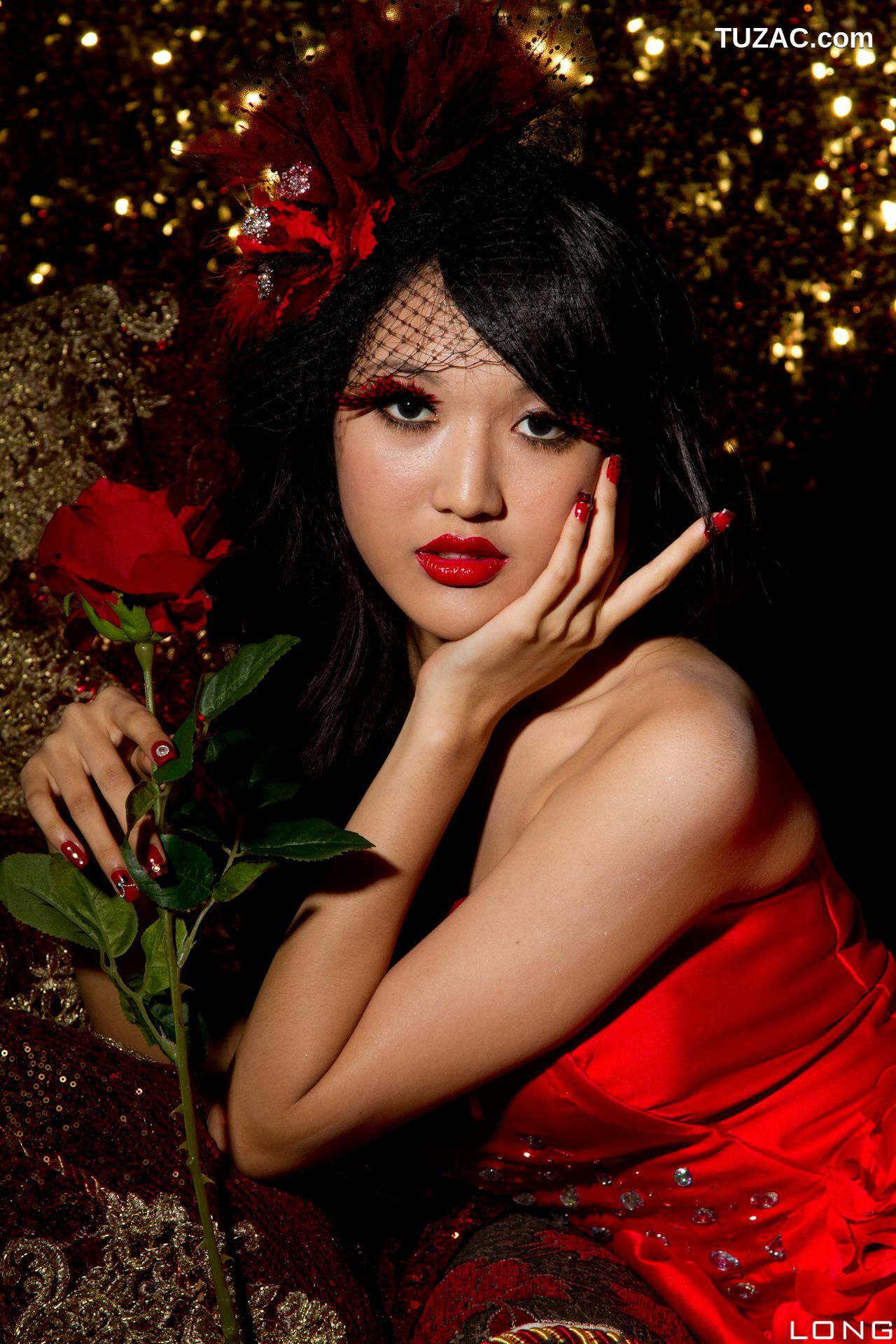 台湾正妹_陈玮廷/腿模Jill《婚紗之紅》写真集