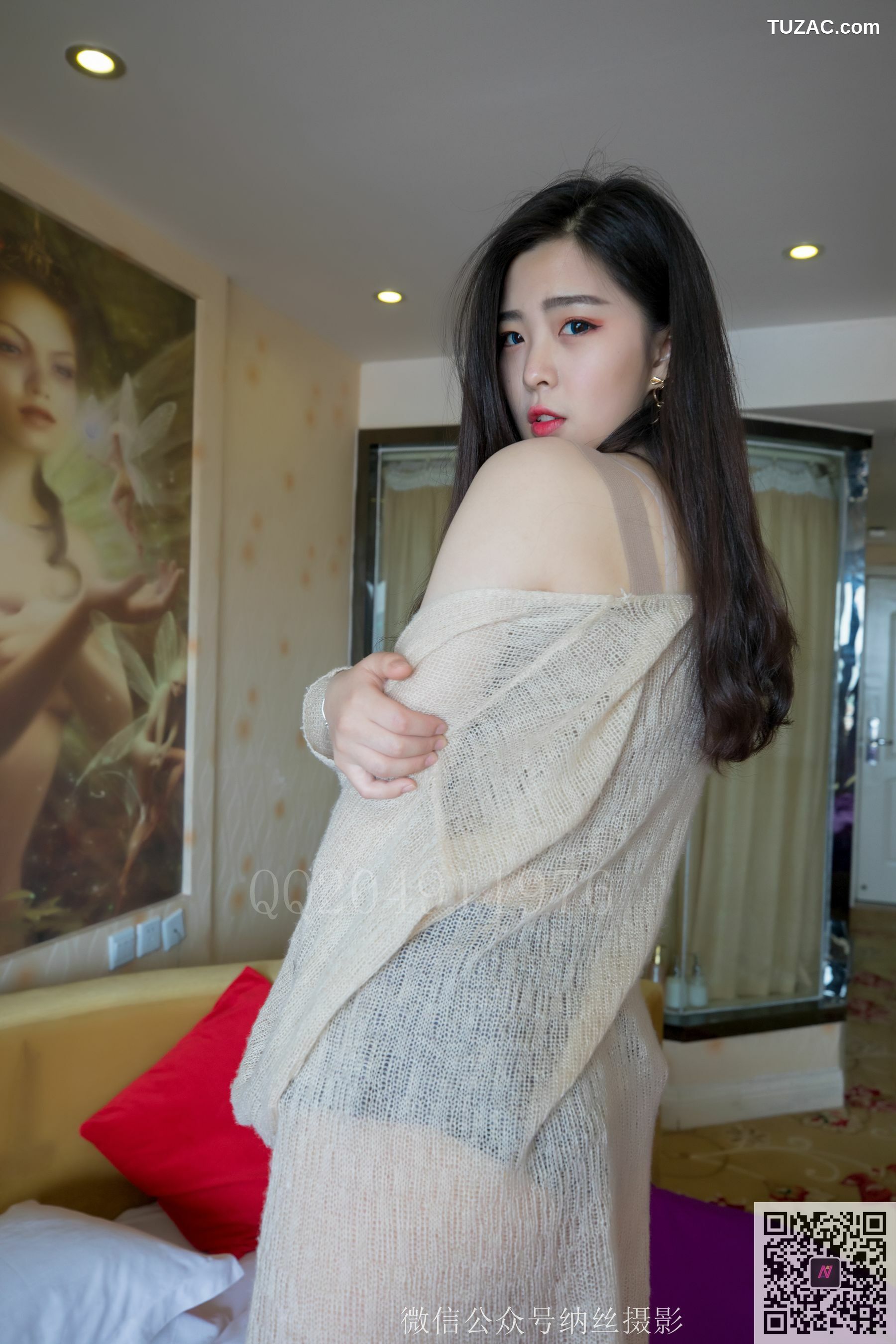 纳丝摄影_帆帆《情趣圆床上的肉丝美腿》 写真集[51P]
