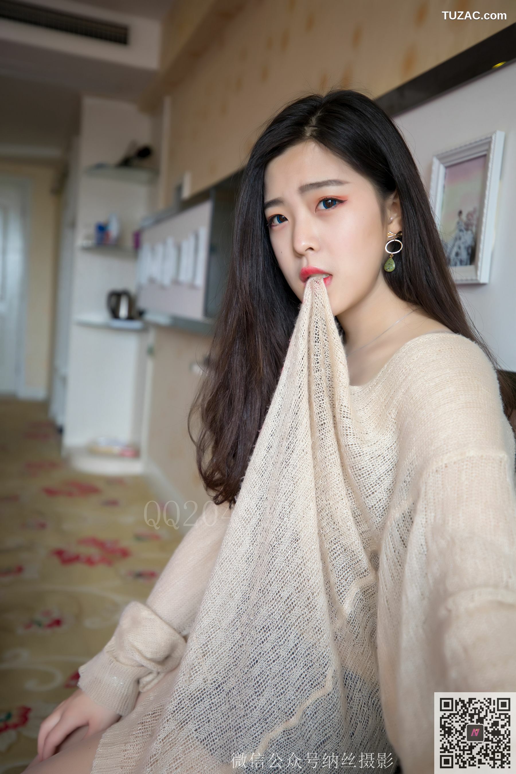 纳丝摄影_帆帆《情趣圆床上的肉丝美腿》 写真集[51P]
