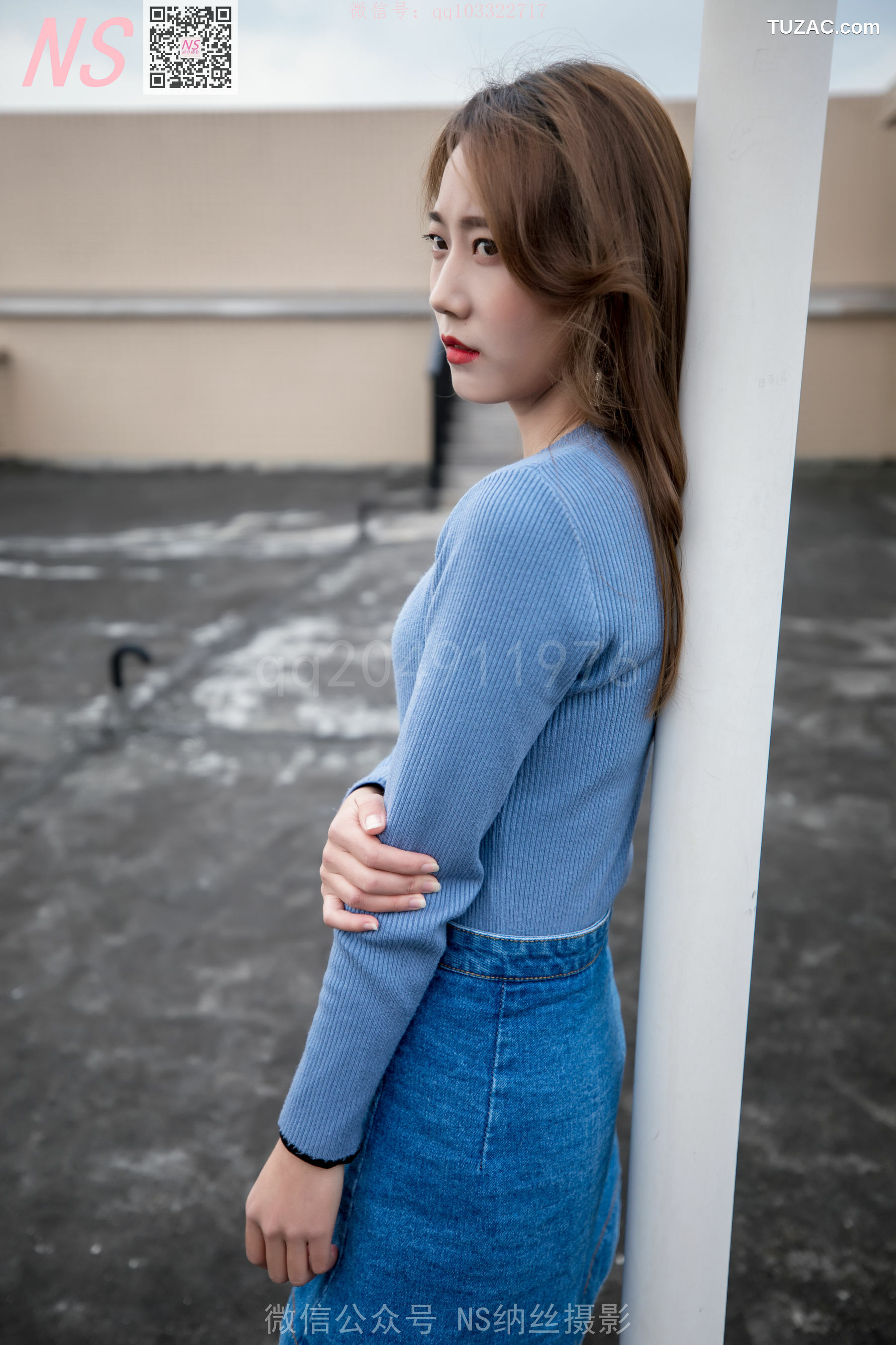 纳丝摄影_舒怡《女神天台肉色丝袜》 写真集[99P]