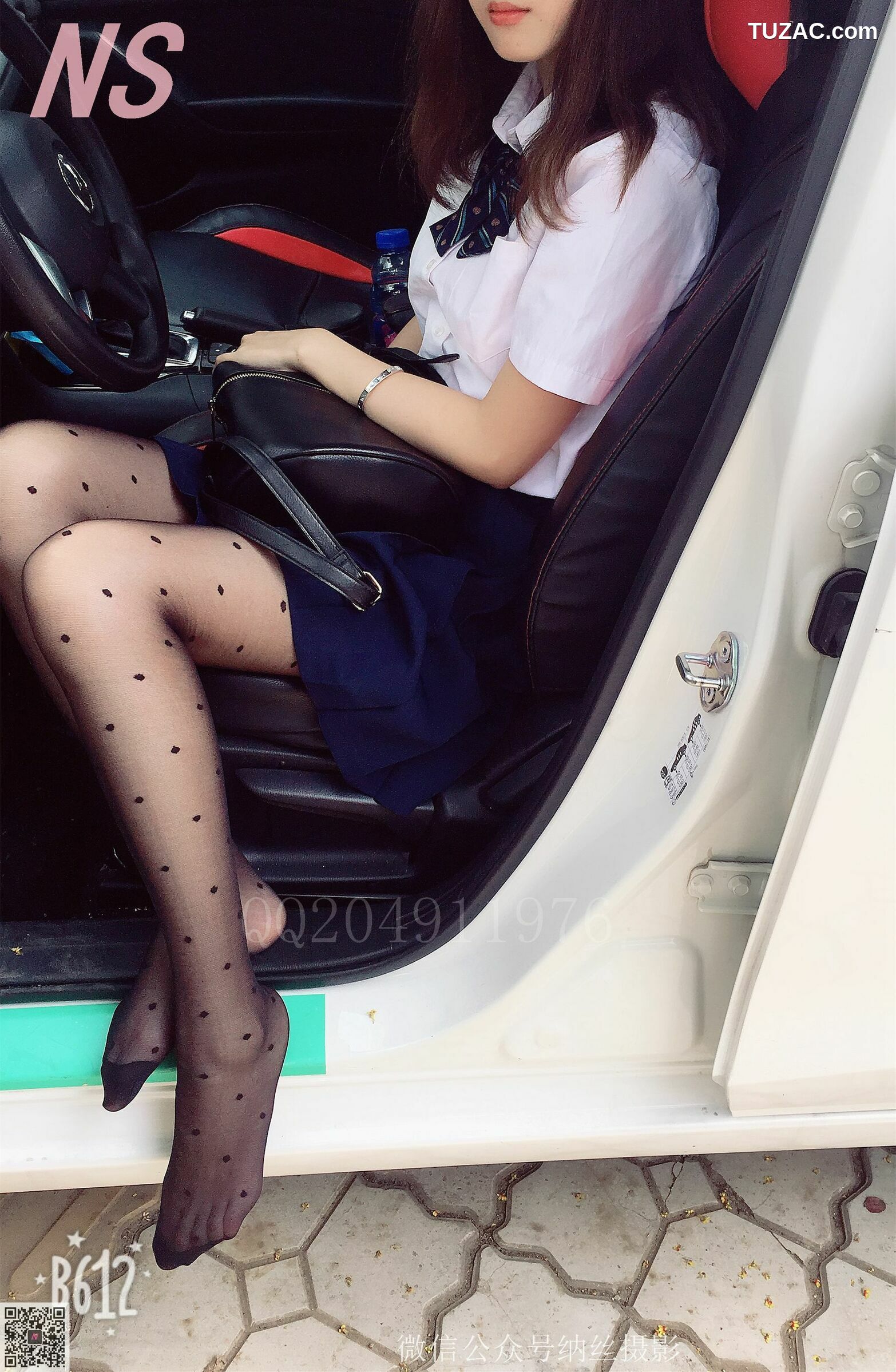 纳丝摄影_雯雯《OL黑色圆点丝袜》 NO.057 写真集[36P]