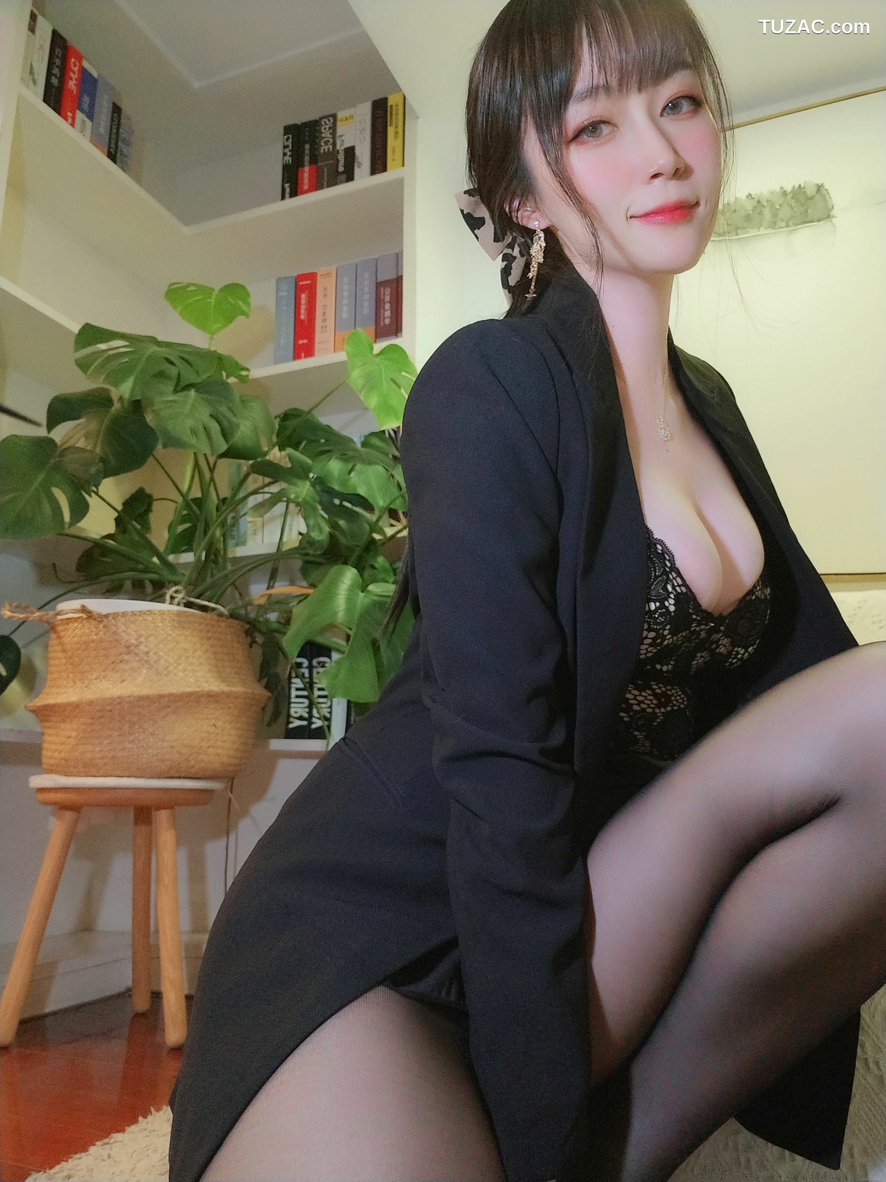 网络美女_ Coser小姐姐白银81 - 西服[70P]