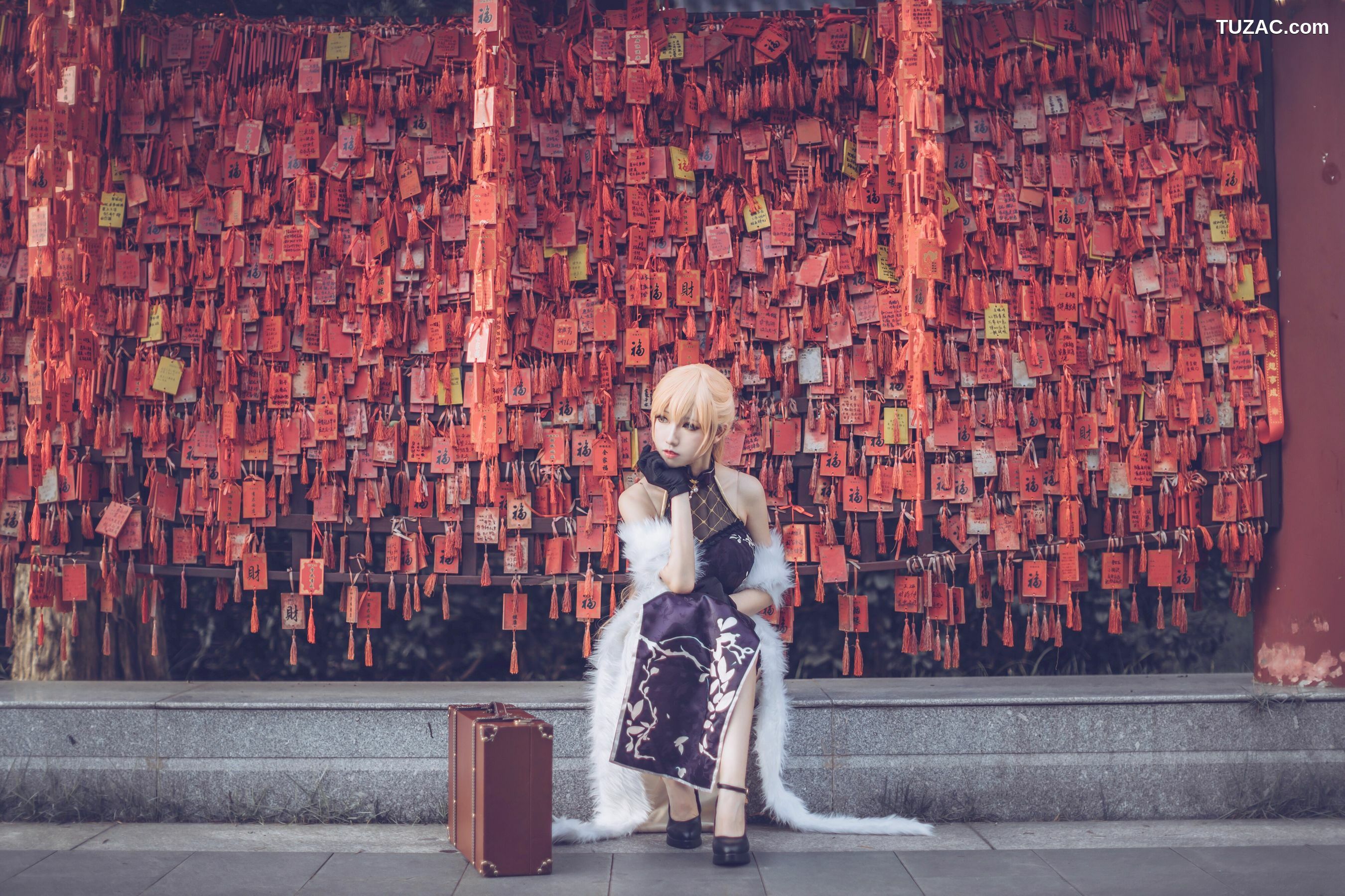网络美女_ Coser衣衣 - 少女前线 紫雨心[14P]