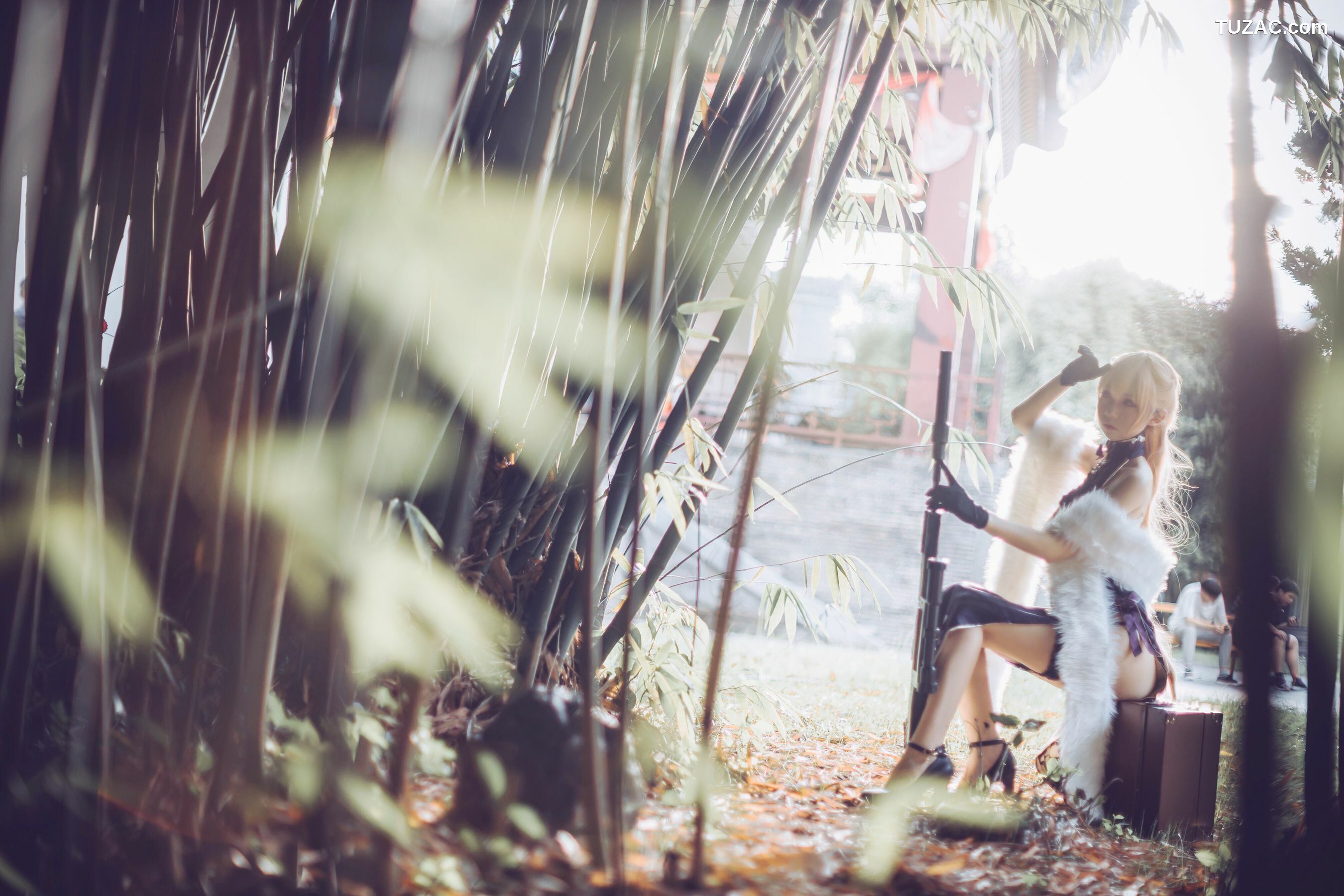 网络美女_ Coser衣衣 - 少女前线 紫雨心[14P]