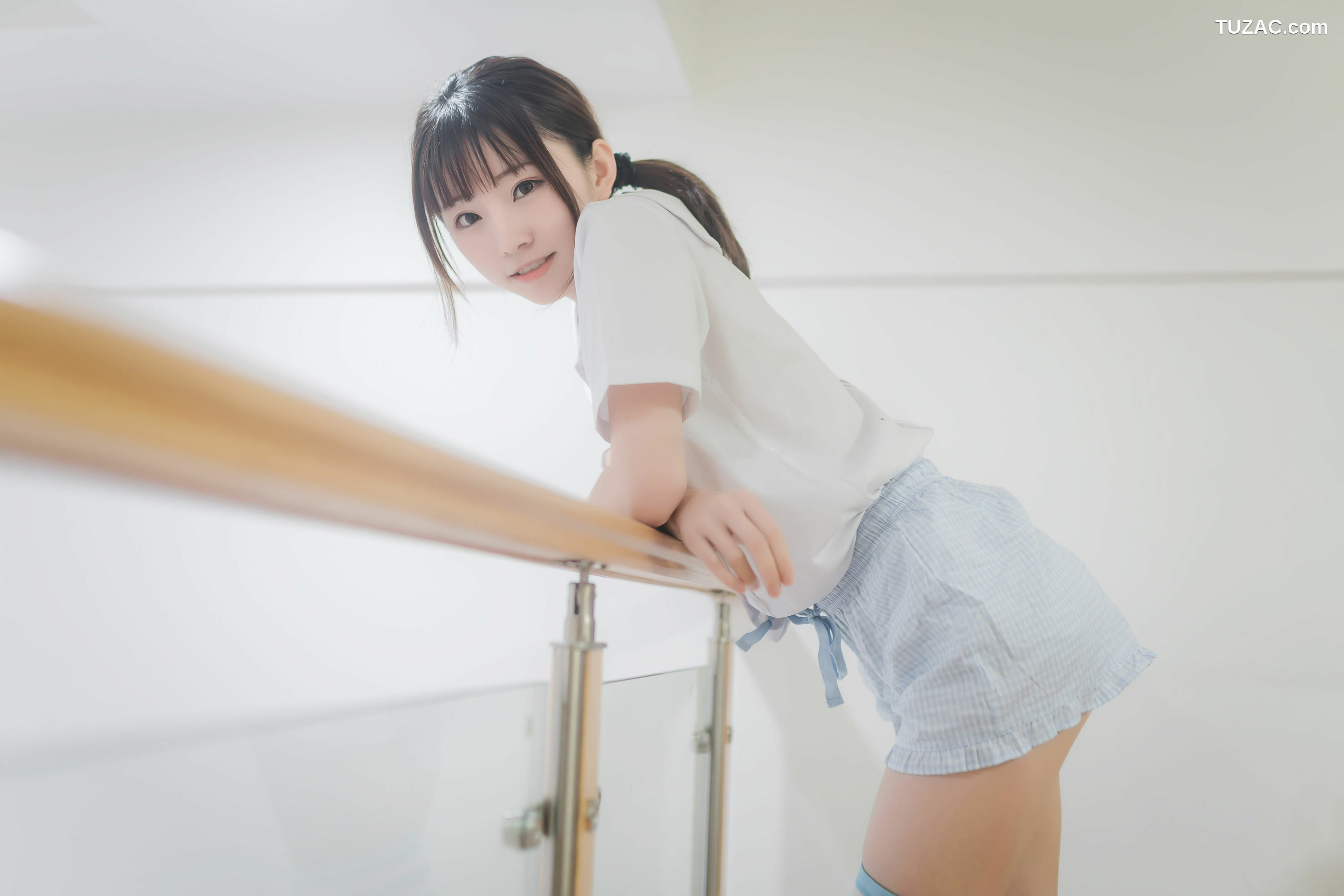 网络美女_ Kitaro_绮太郎 - 蓝白条纹袜[42P]