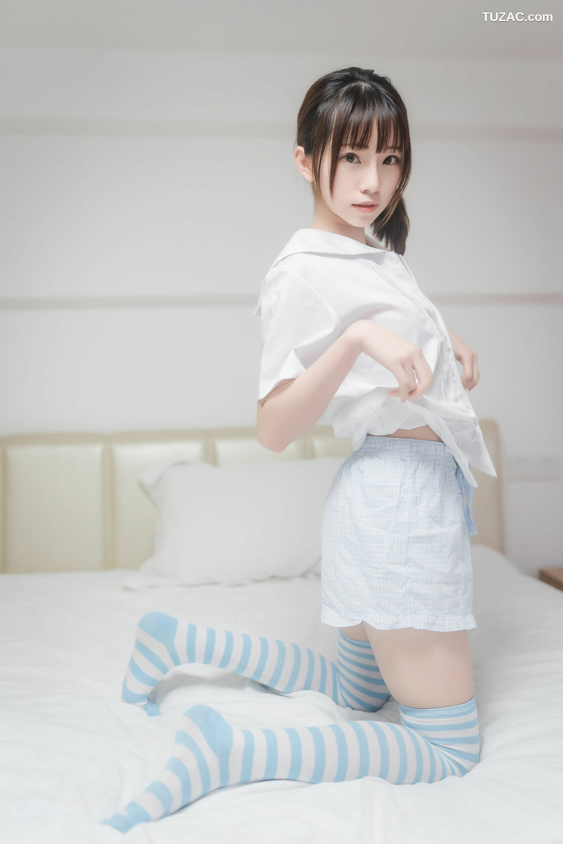 网络美女_ Kitaro_绮太郎 - 蓝白条纹袜[42P]