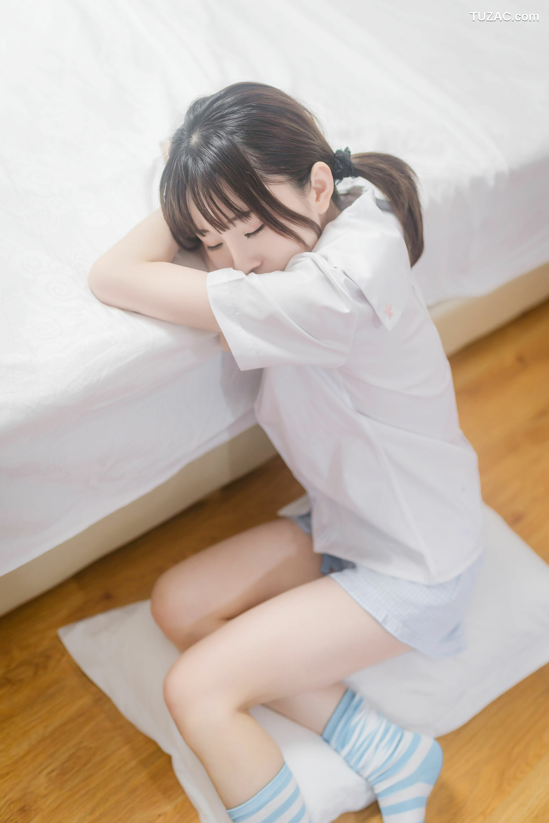 网络美女_ Kitaro_绮太郎 - 蓝白条纹袜[42P]