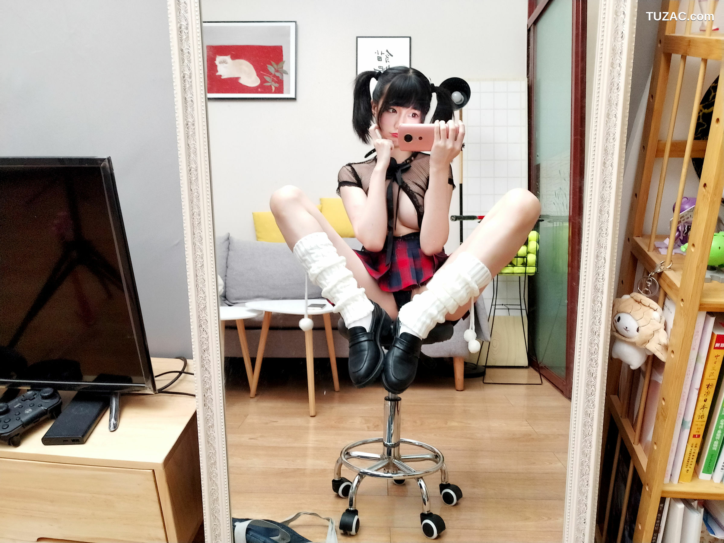 网络美女_ NAGISA魔物喵 - いじめっ子の不良少女[32P]