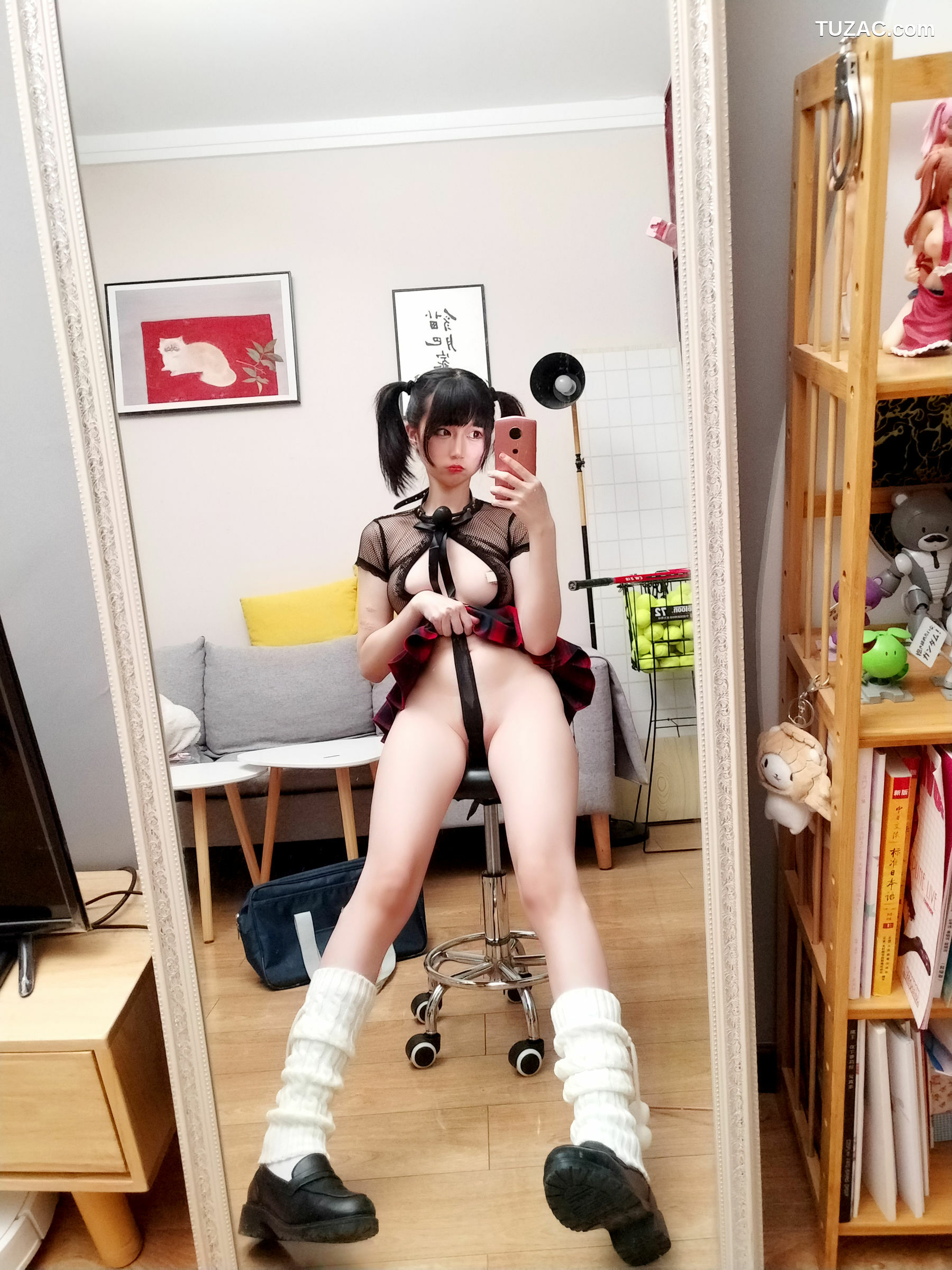 网络美女_ NAGISA魔物喵 - いじめっ子の不良少女[32P]