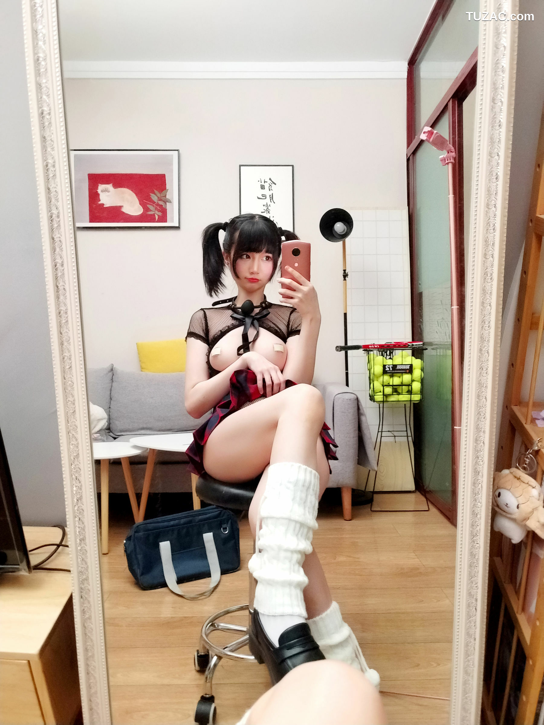 网络美女_ NAGISA魔物喵 - いじめっ子の不良少女[32P]