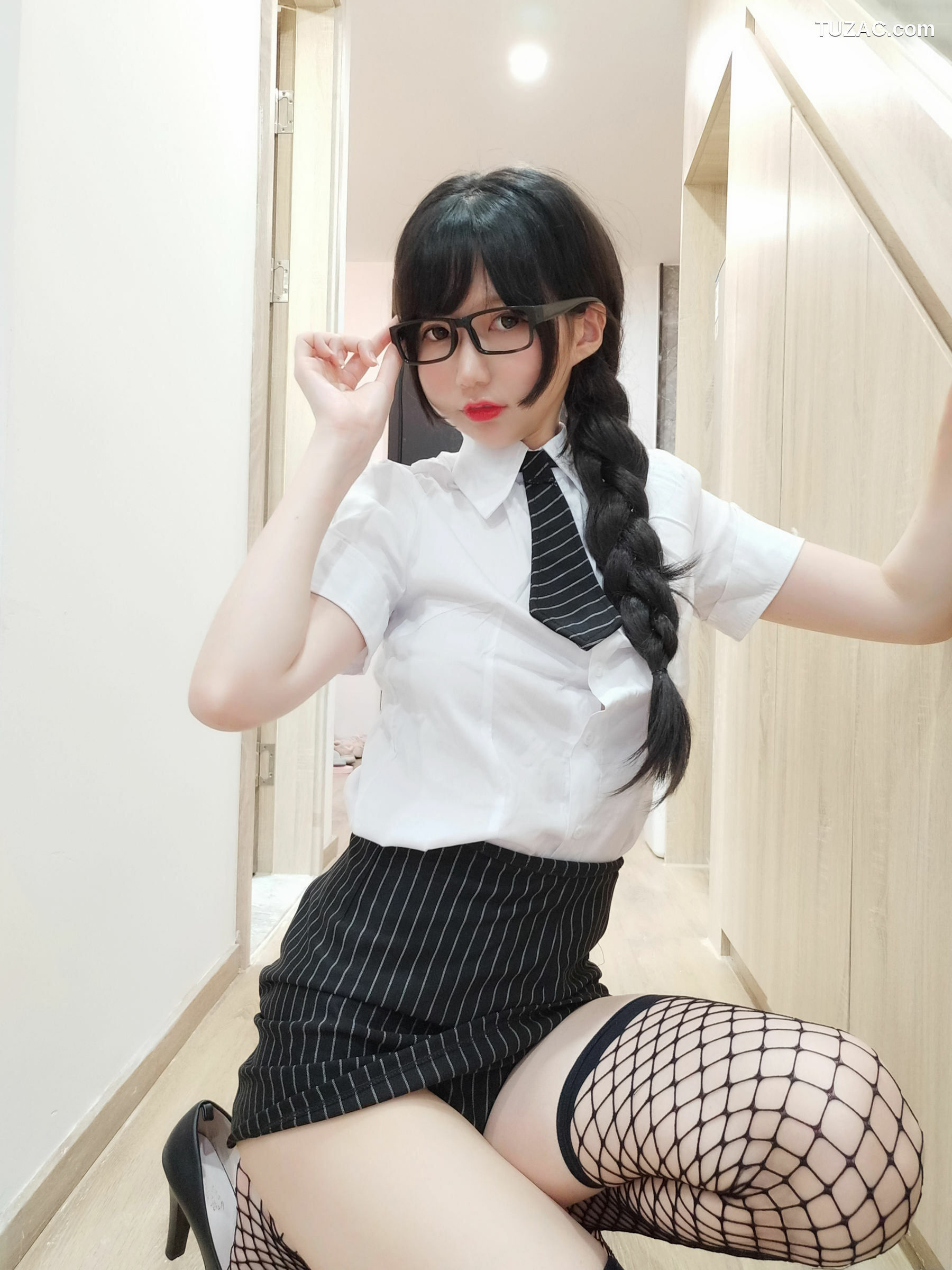 网络美女_ NAGISA魔物喵[fantia] - 黑丝网袜ol~~~[21P]