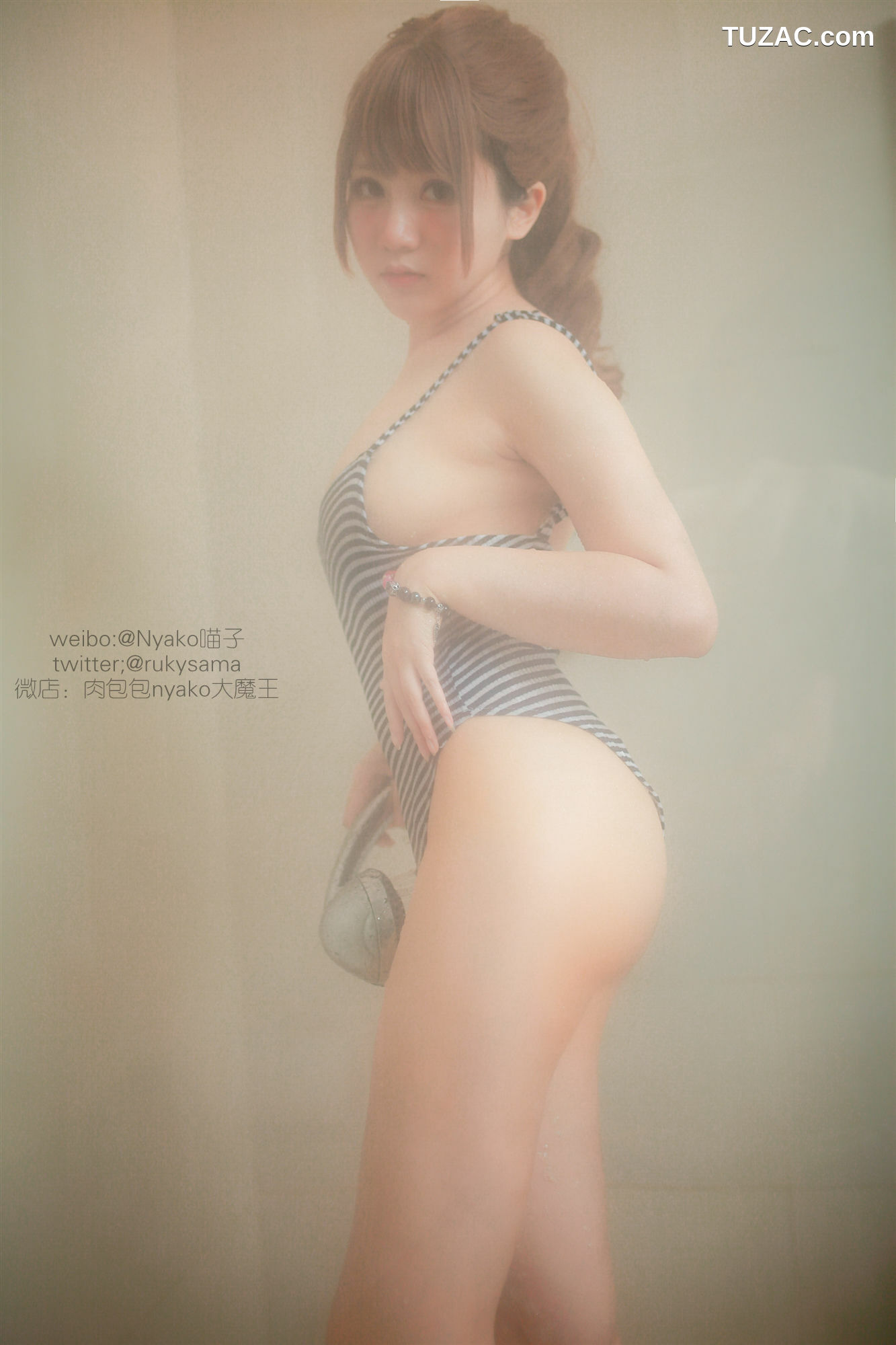 网络美女_ 《欲求不满的老师》 写真集[98P]