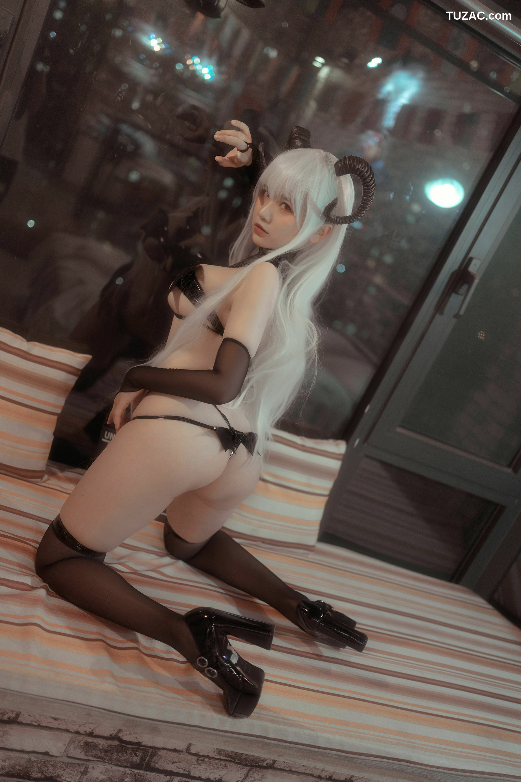 网络美女_ 七月喵子 - 妈妈子 魅魔 写真套图[37P]