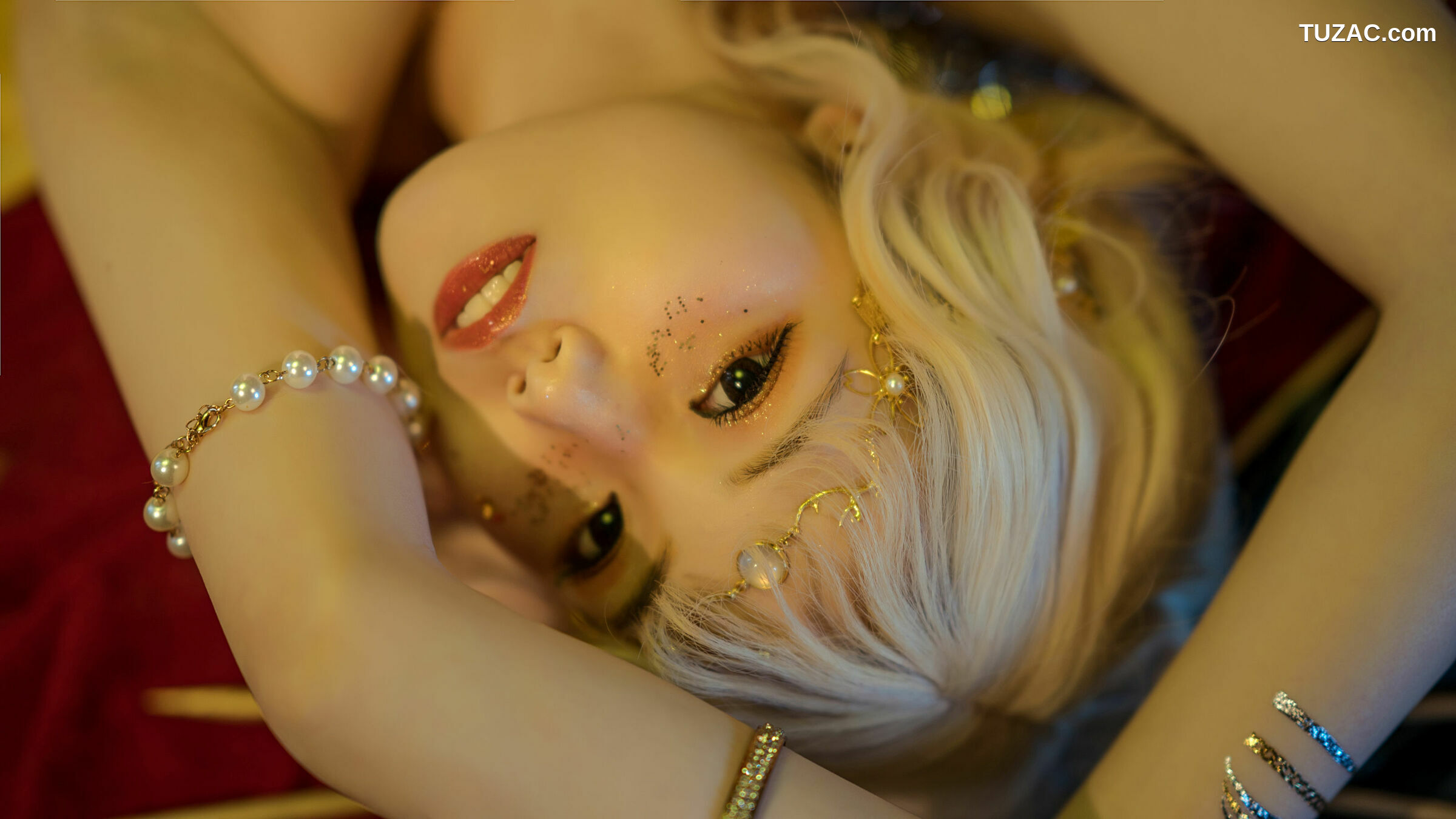 网络美女_ 七月喵子 - 献上王的冠冕 写真套图[29P]