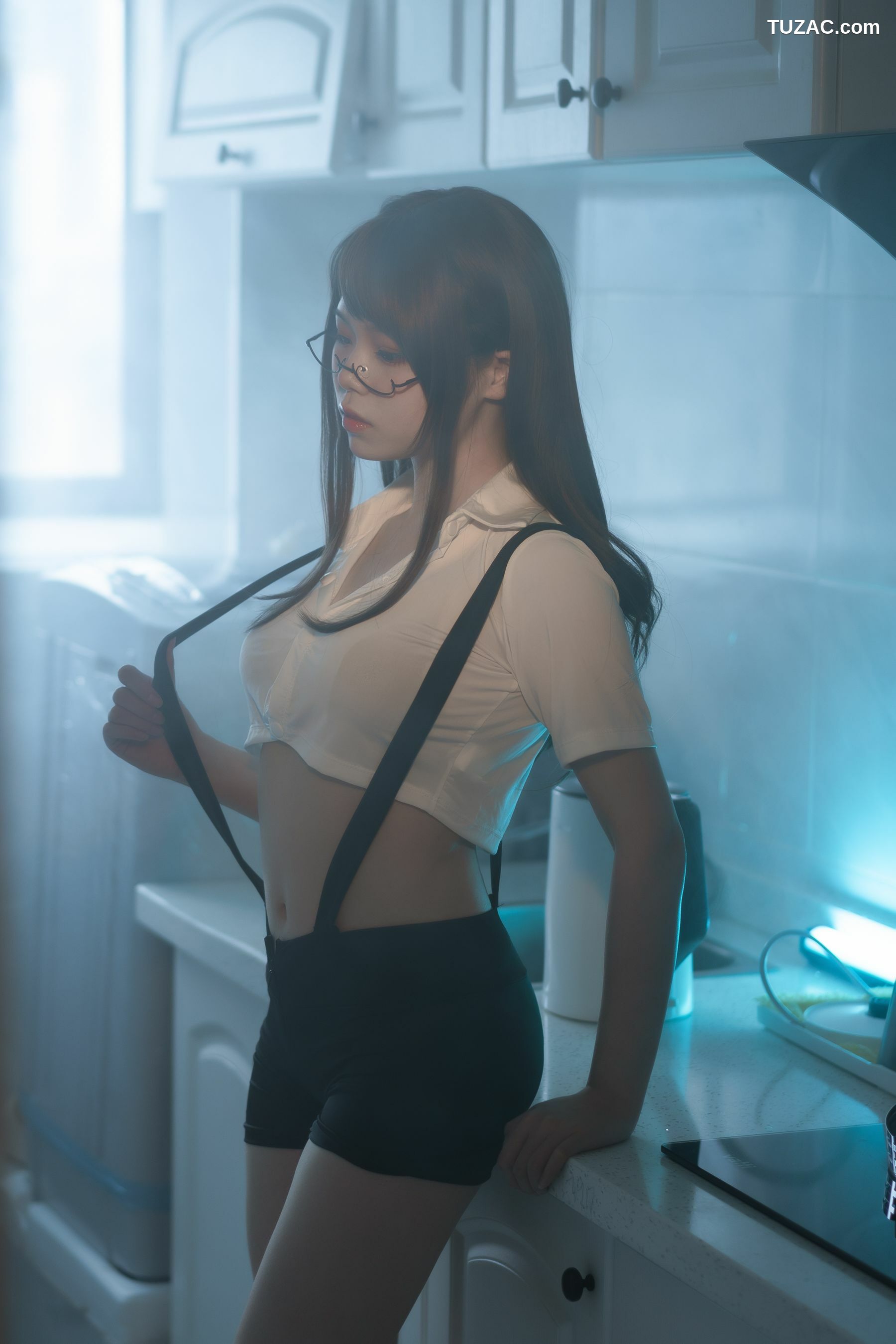 网络美女_ 七月喵子 - 眼镜娘1号 写真套图[21P]