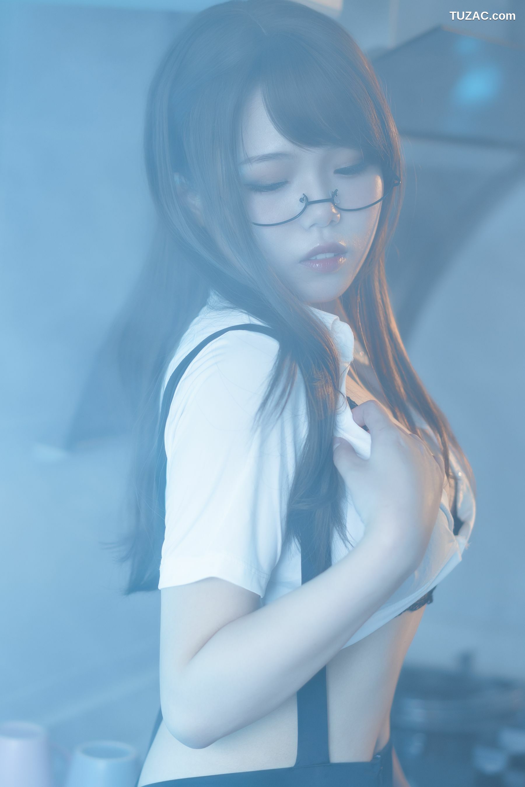 网络美女_ 七月喵子 - 眼镜娘1号 写真套图[21P]