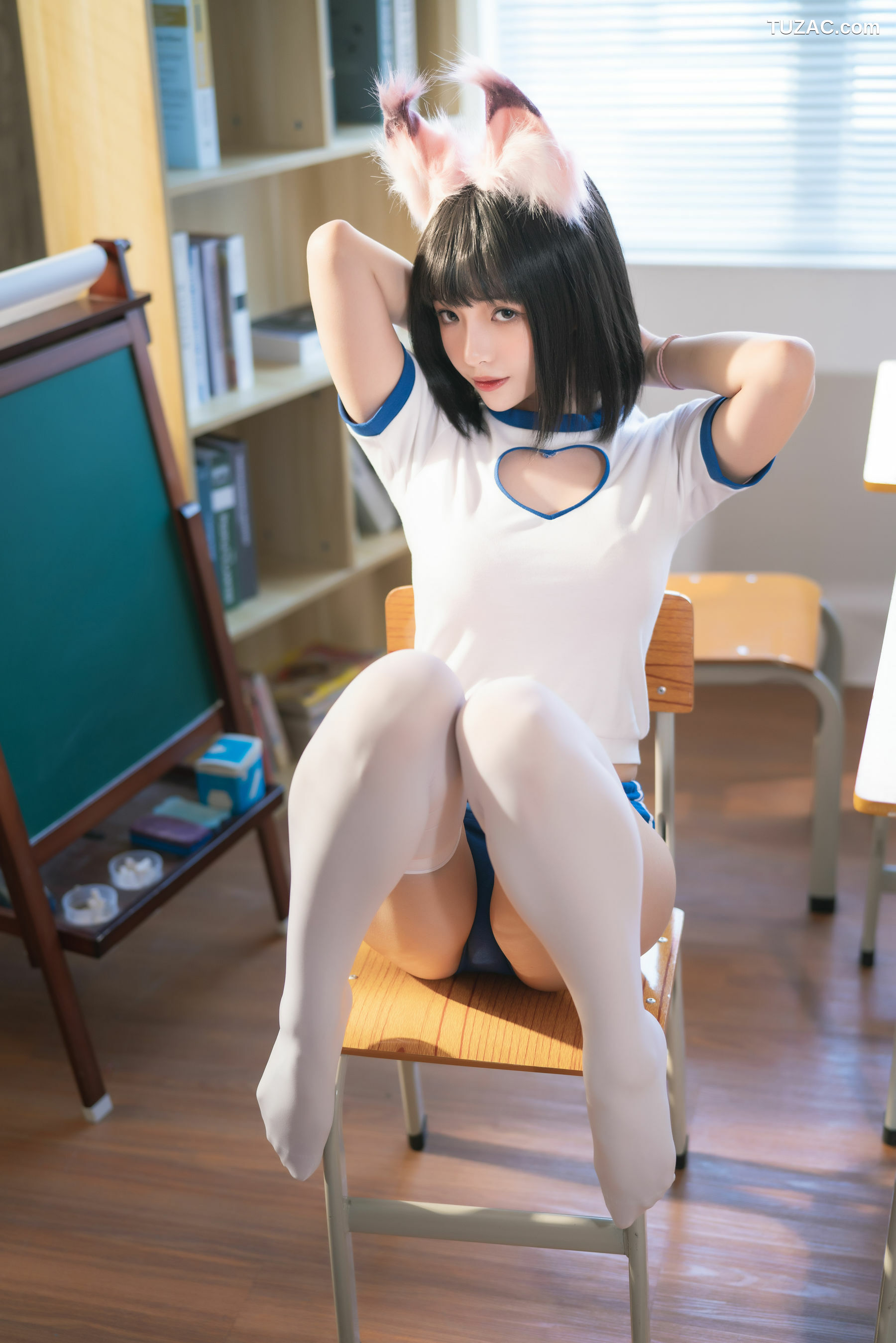 网络美女_ 动漫博主雯妹 - 运动服猫咪[30P]