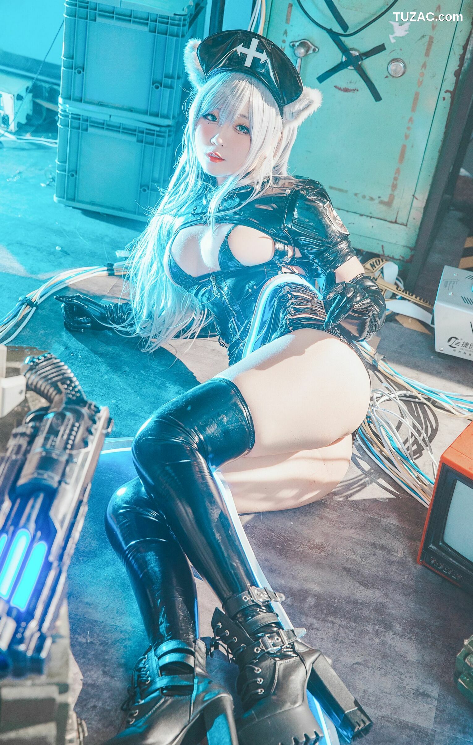 网络美女_ 婴儿肥的马爷和tony - 暗黑护士[18P]