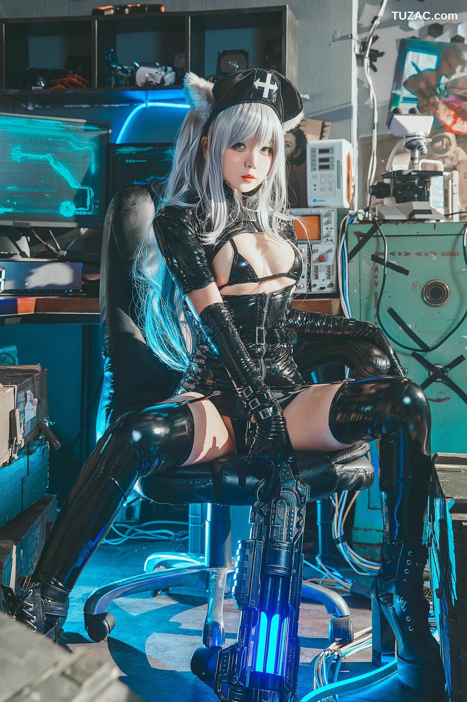 网络美女_ 婴儿肥的马爷和tony - 暗黑护士[18P]