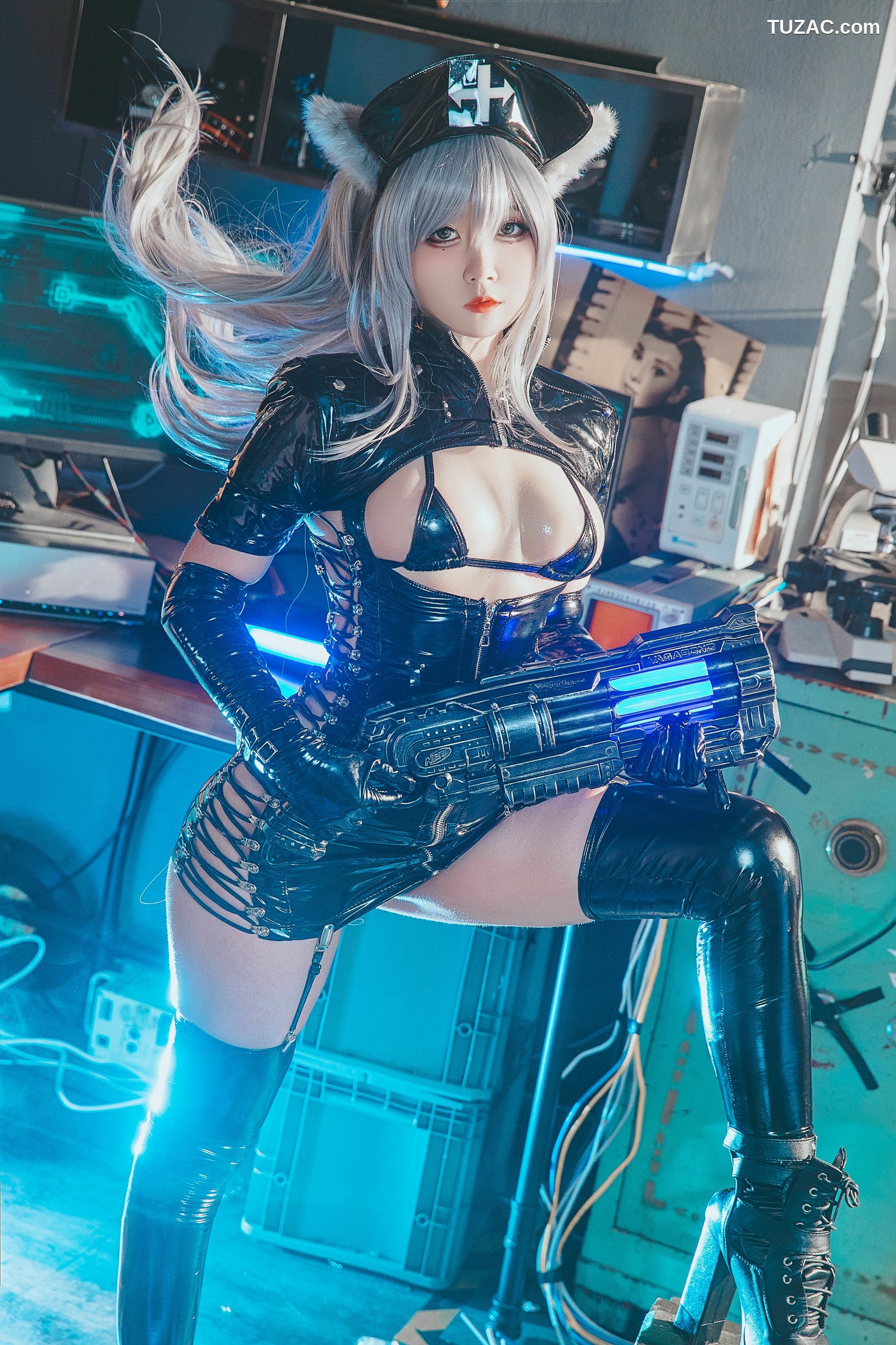 网络美女_ 婴儿肥的马爷和tony - 暗黑护士[18P]