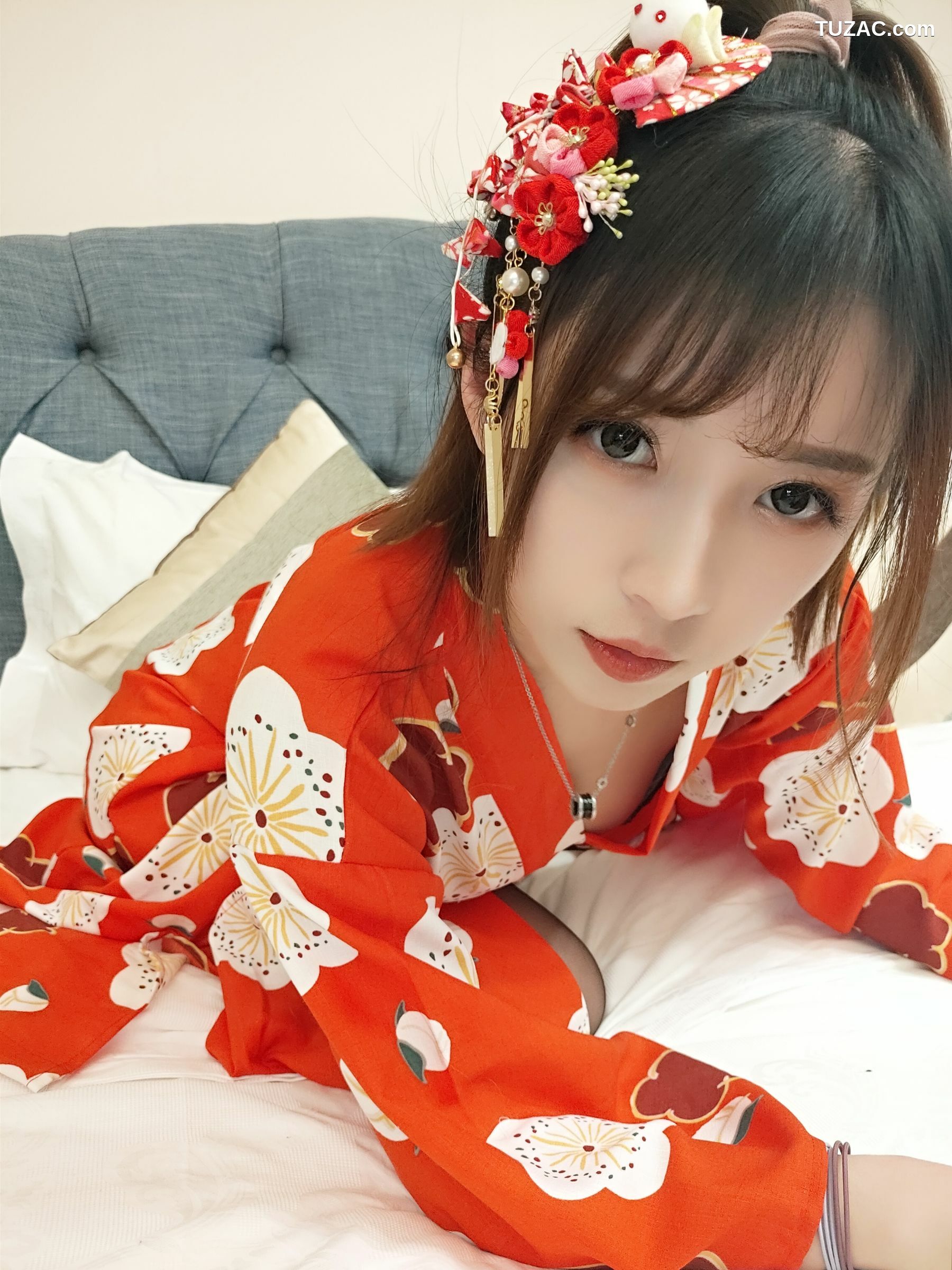 网络美女_ 小女巫露娜 - 和服桃心黑色长筒袜[44P]