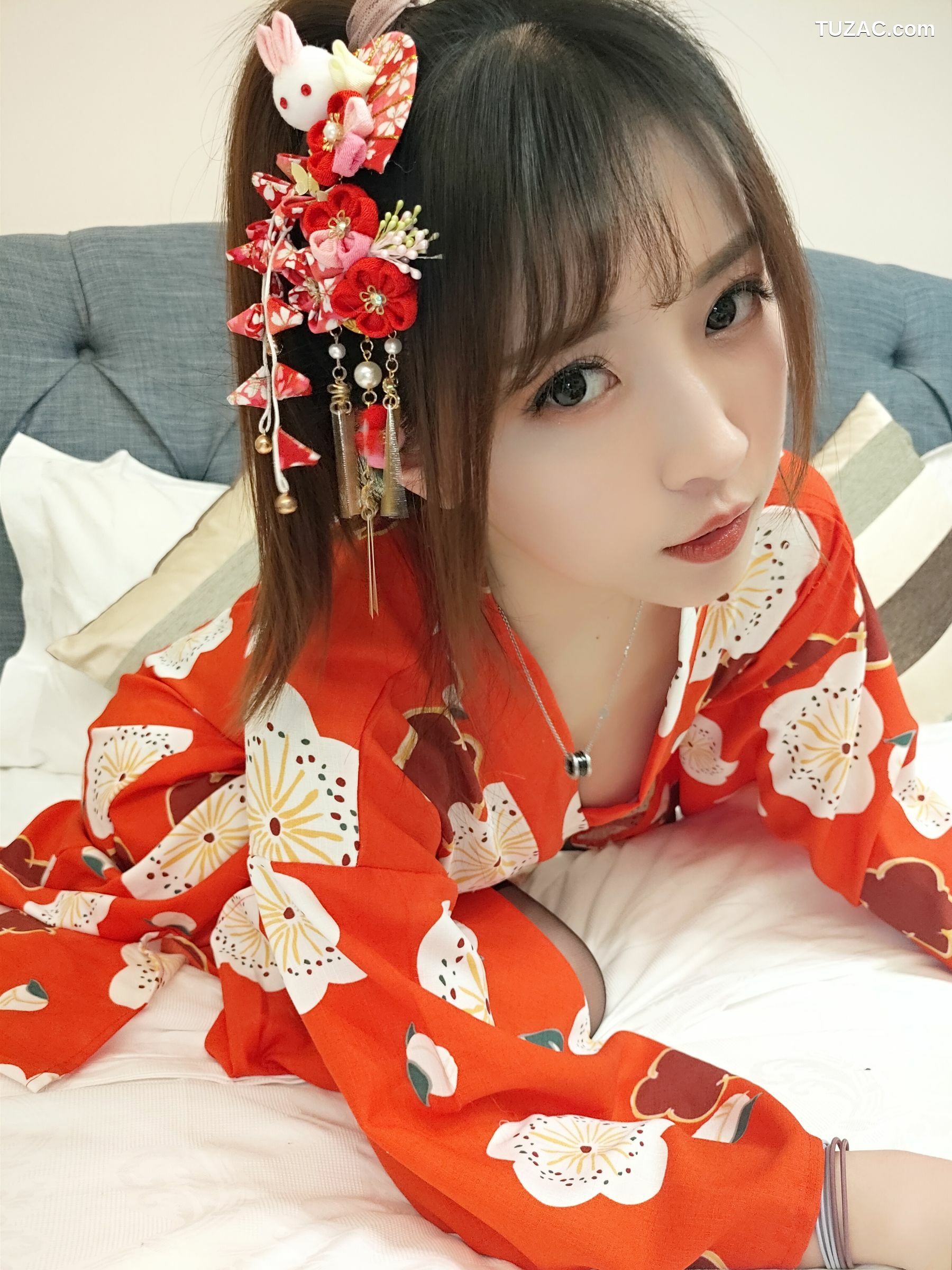 网络美女_ 小女巫露娜 - 和服桃心黑色长筒袜[44P]