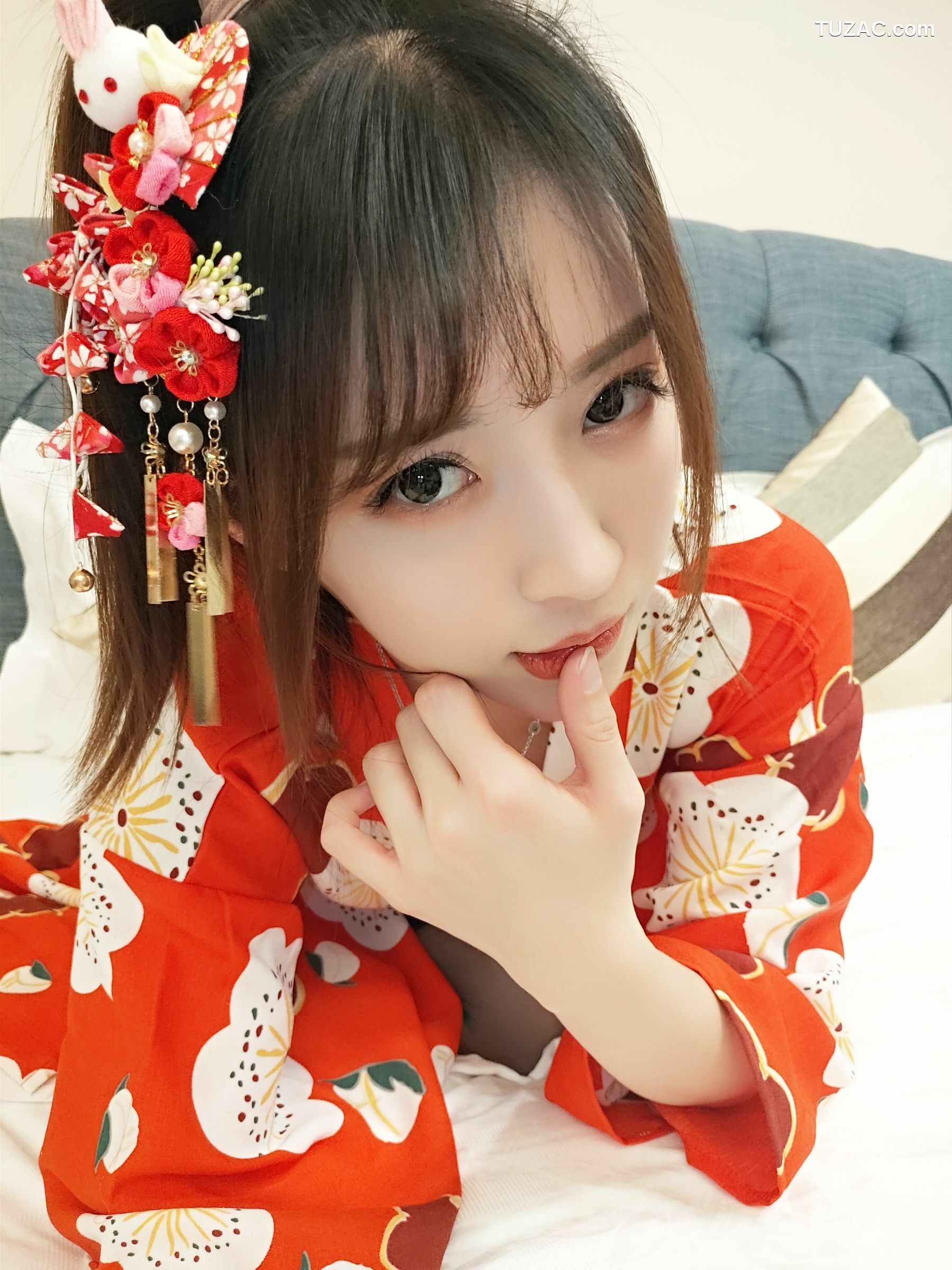 网络美女_ 小女巫露娜 - 和服桃心黑色长筒袜[44P]