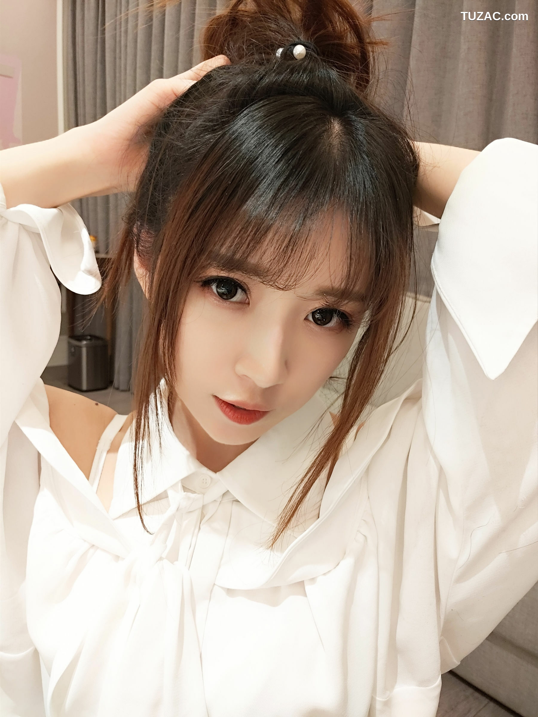 网络美女_ 小女巫露娜 - 条纹提花白衬衣[39P]