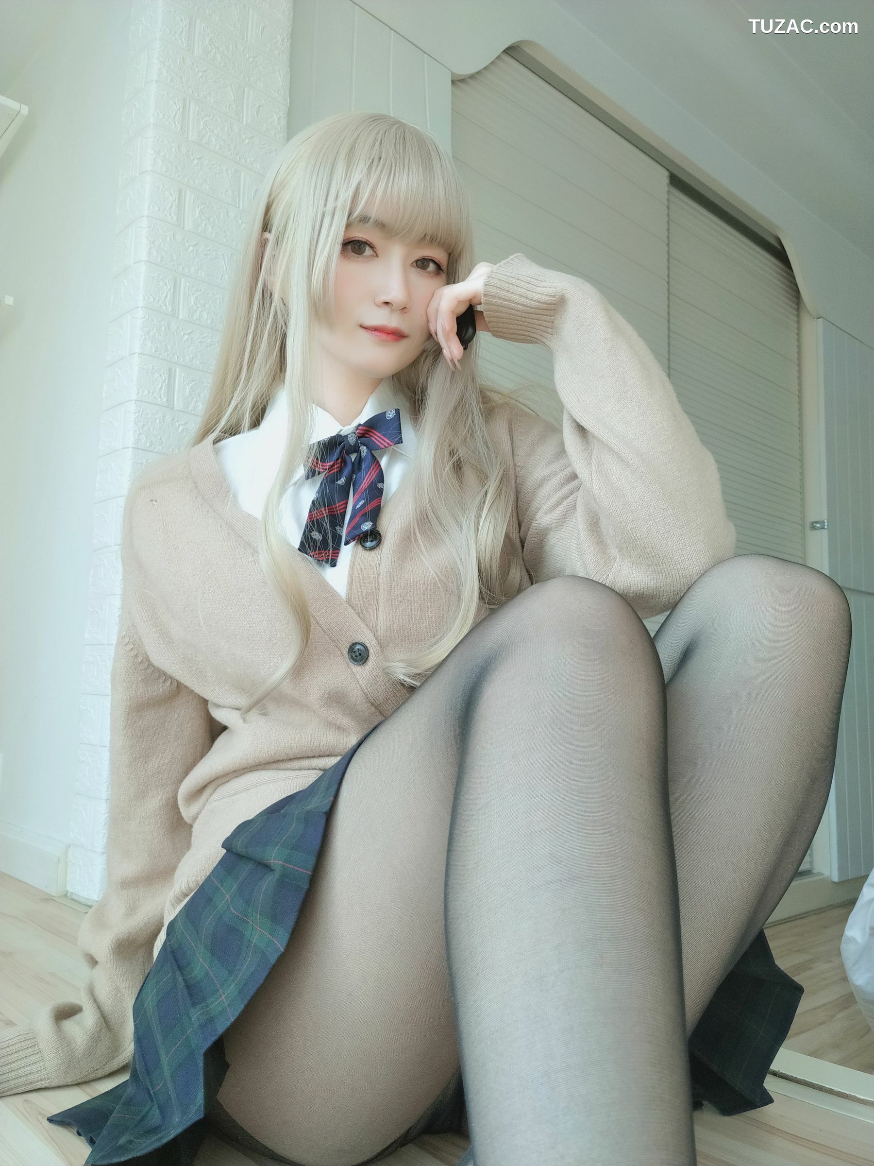 网络美女_ 小姐姐白银 - 灰色空间[88P]