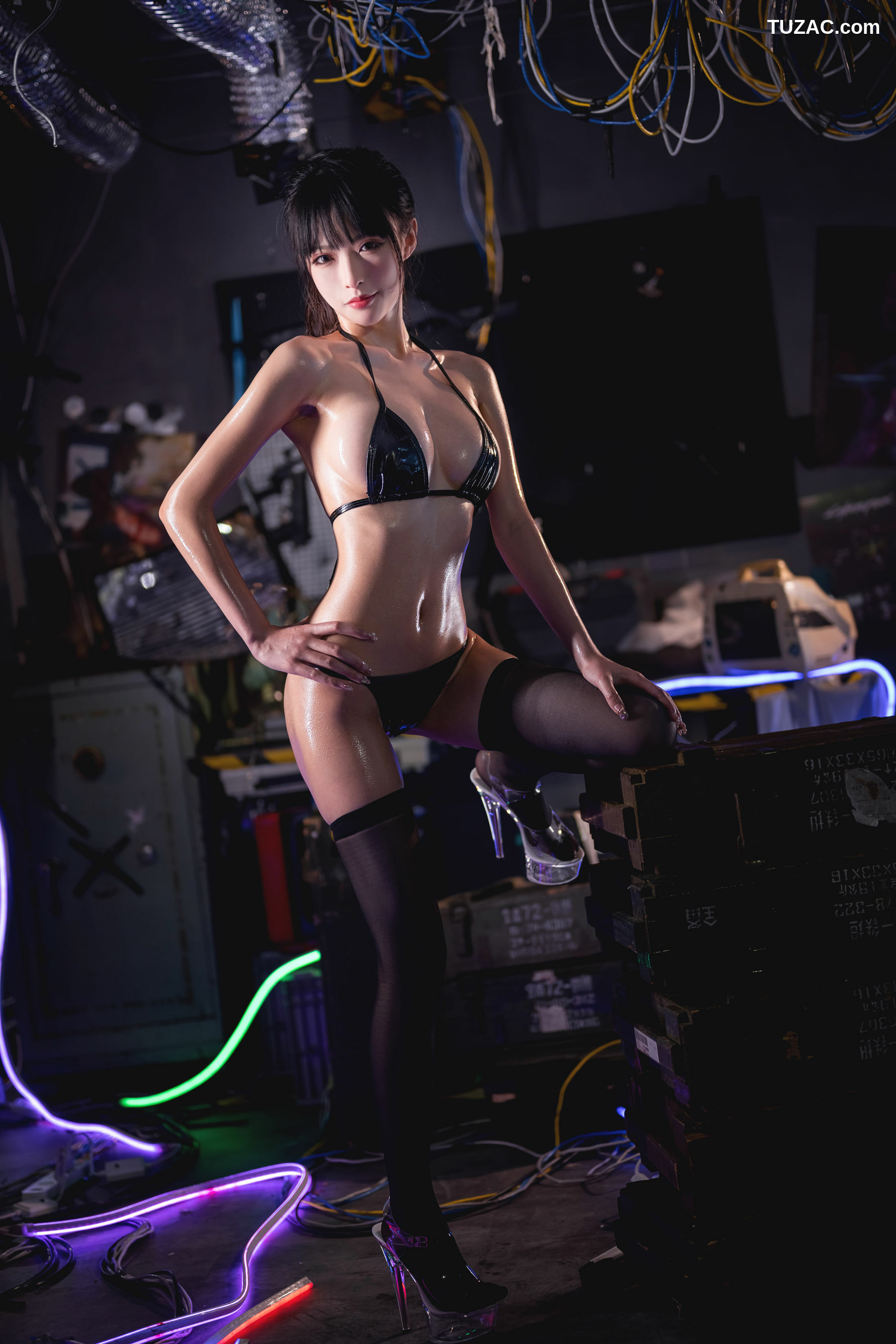 网络美女_ 尤物清水由乃 - 抹油比基尼[55P]