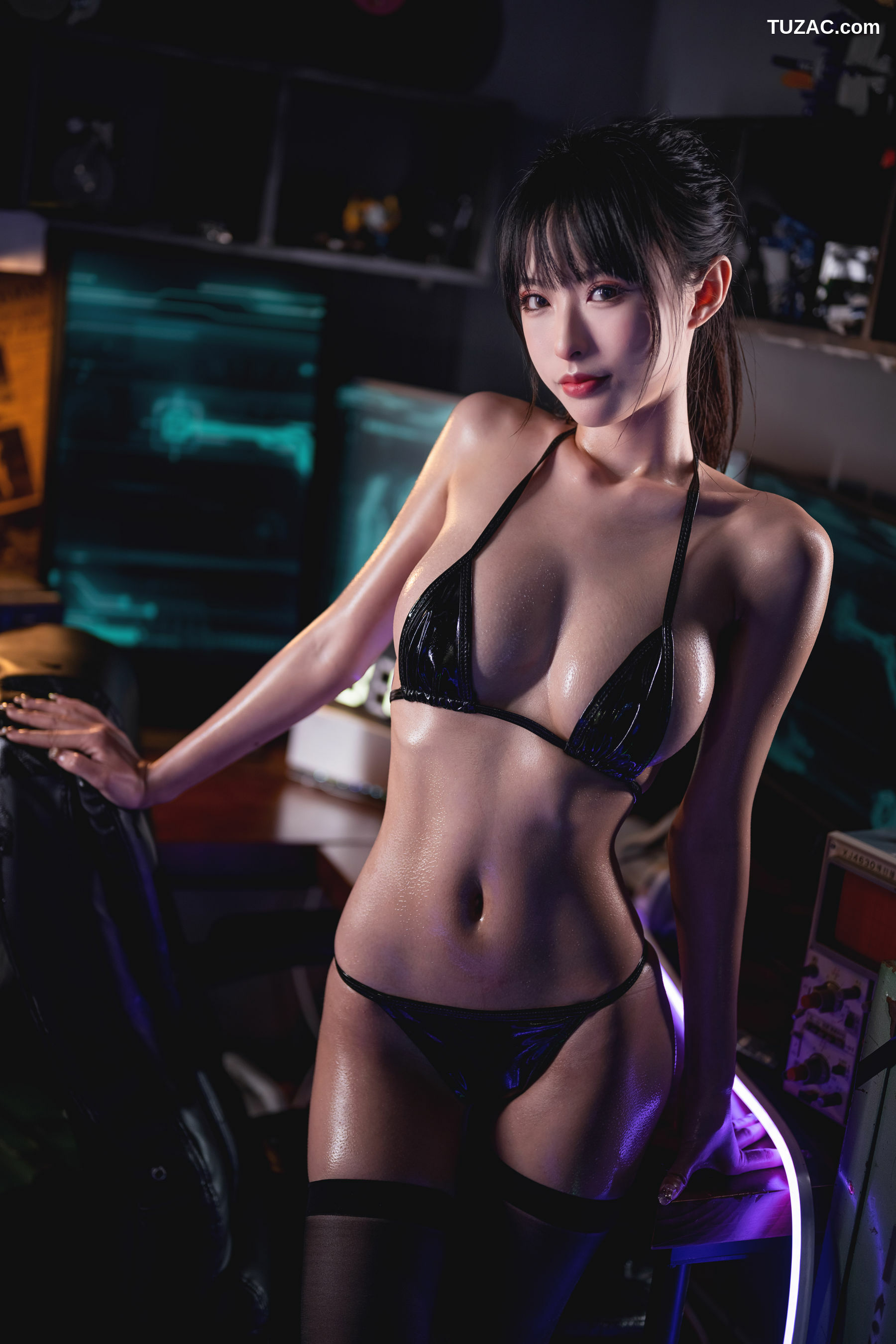 网络美女_ 尤物清水由乃 - 抹油比基尼[55P]