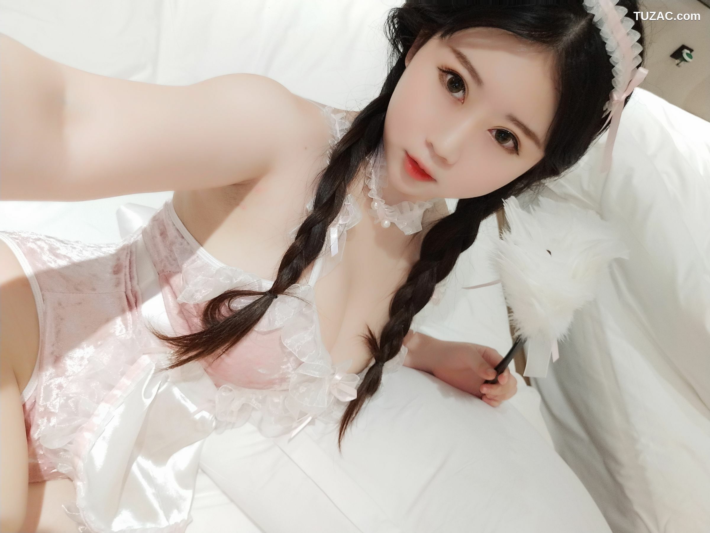 网络美女_ 是依酱呀 - 冬季女友 写真套图[45P]