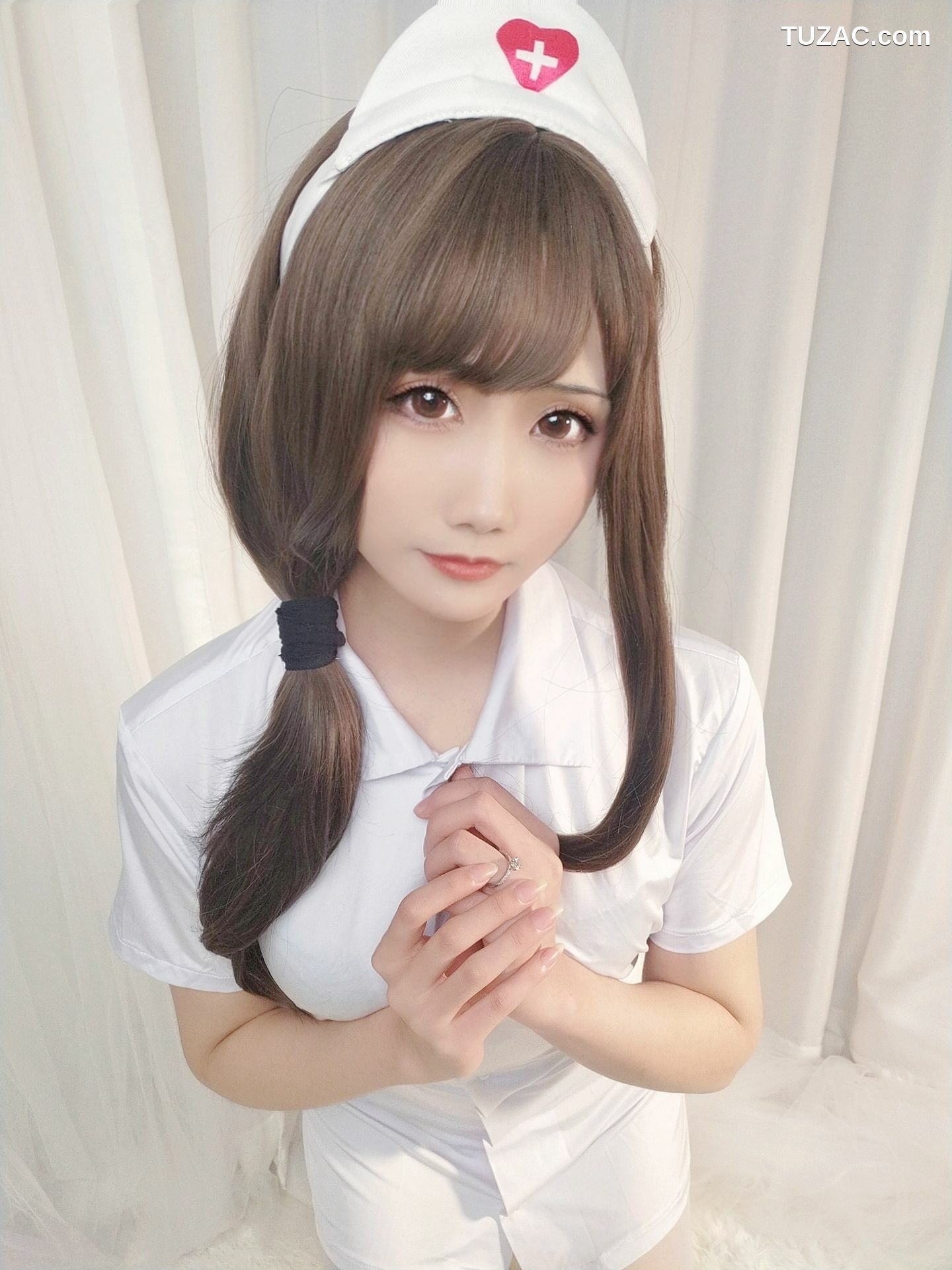 网络美女_ 曉美媽 - (圣诞自拍)护士人妻[12P]