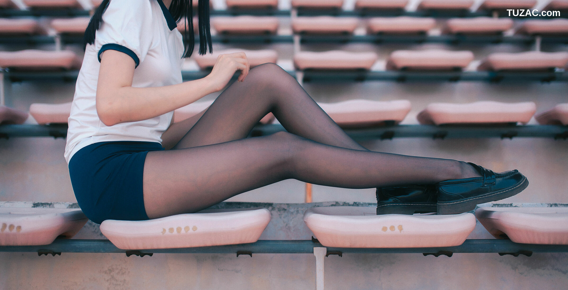 网络美女_ 沧霁桔梗 - 黑丝体操服[53P]