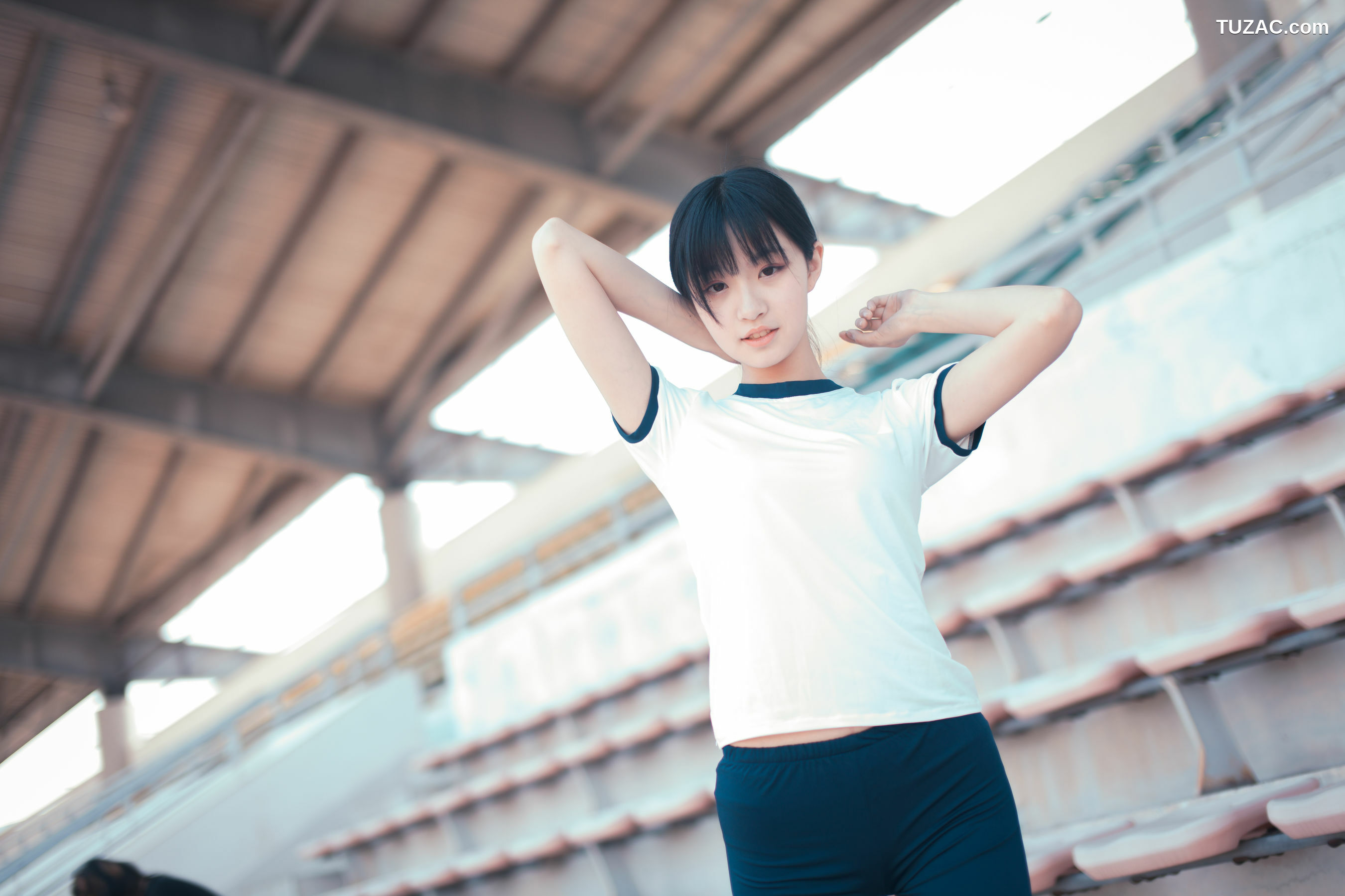 网络美女_ 沧霁桔梗 - 黑丝体操服[53P]