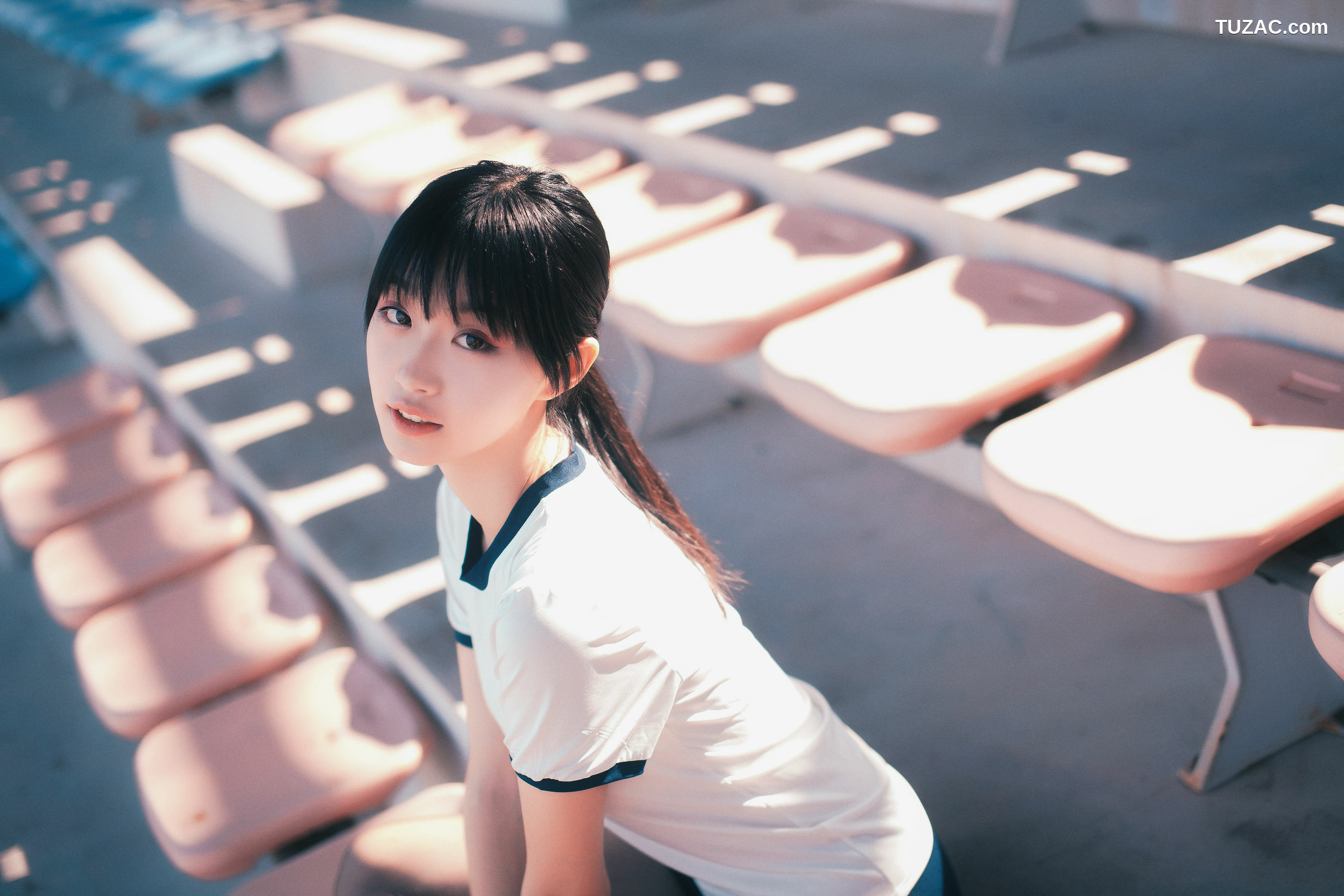 网络美女_ 沧霁桔梗 - 黑丝体操服[53P]